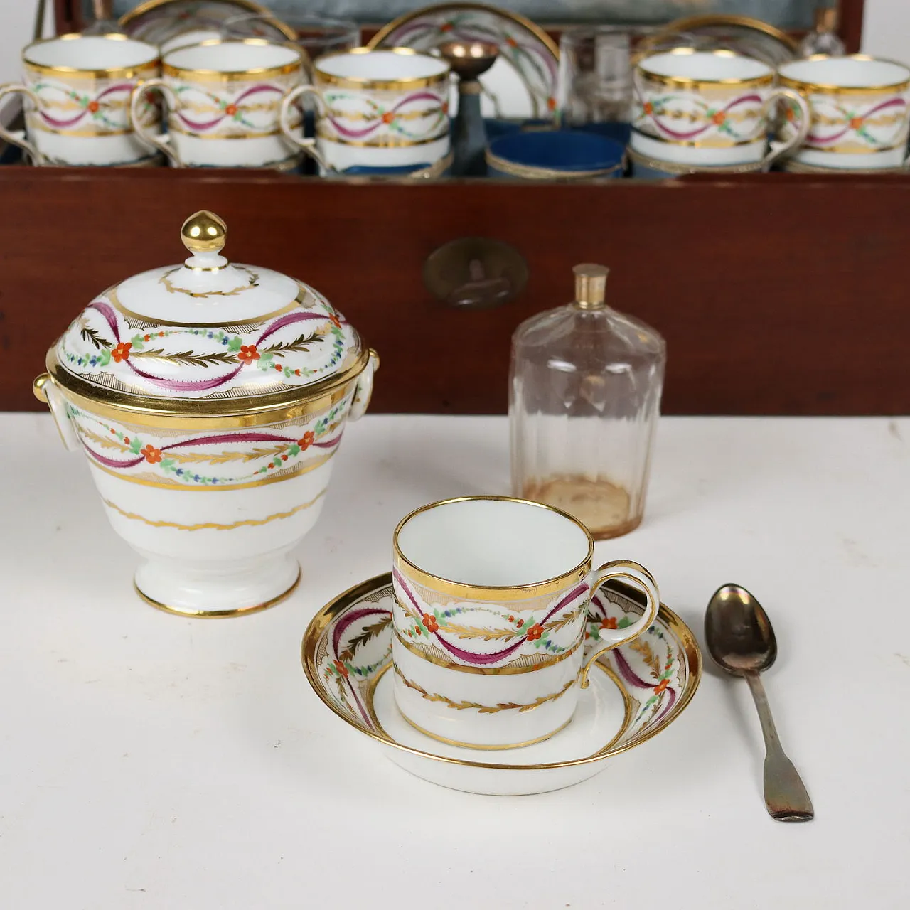 Bauletto da viaggio con porcellane francesi, '800 3