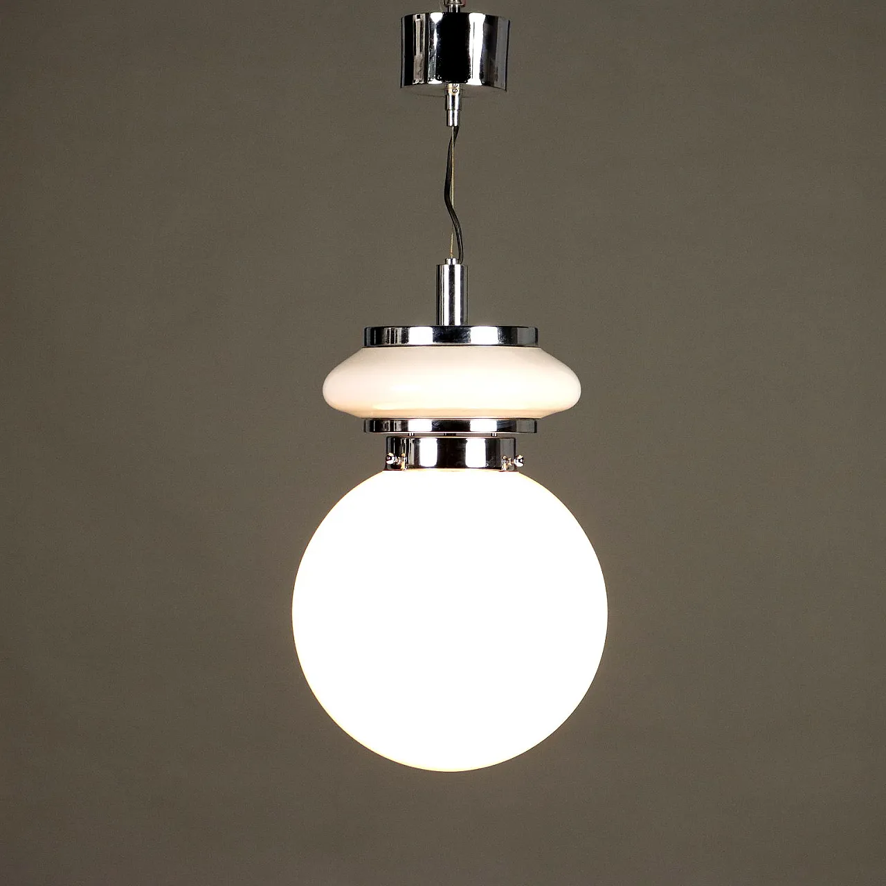 Lampadario in vetro bianco e metallo cromato, anni '70 1