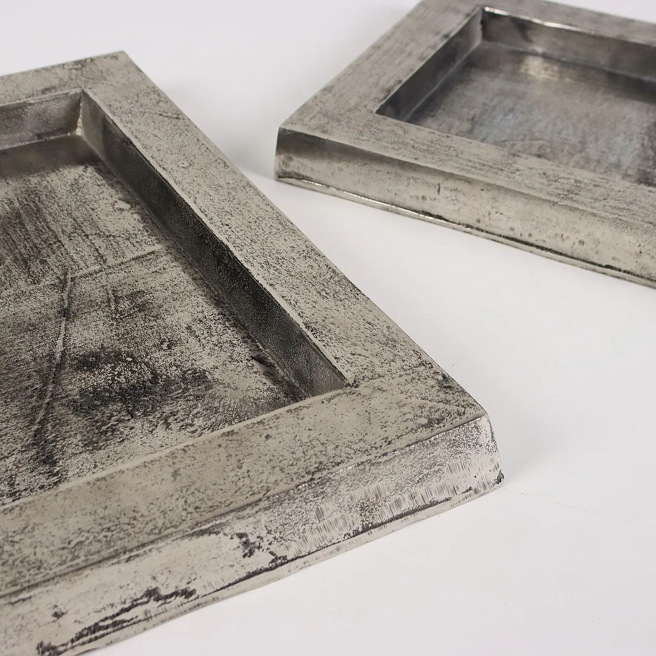 Pair of square aluminium centrepieces, 1990s 3