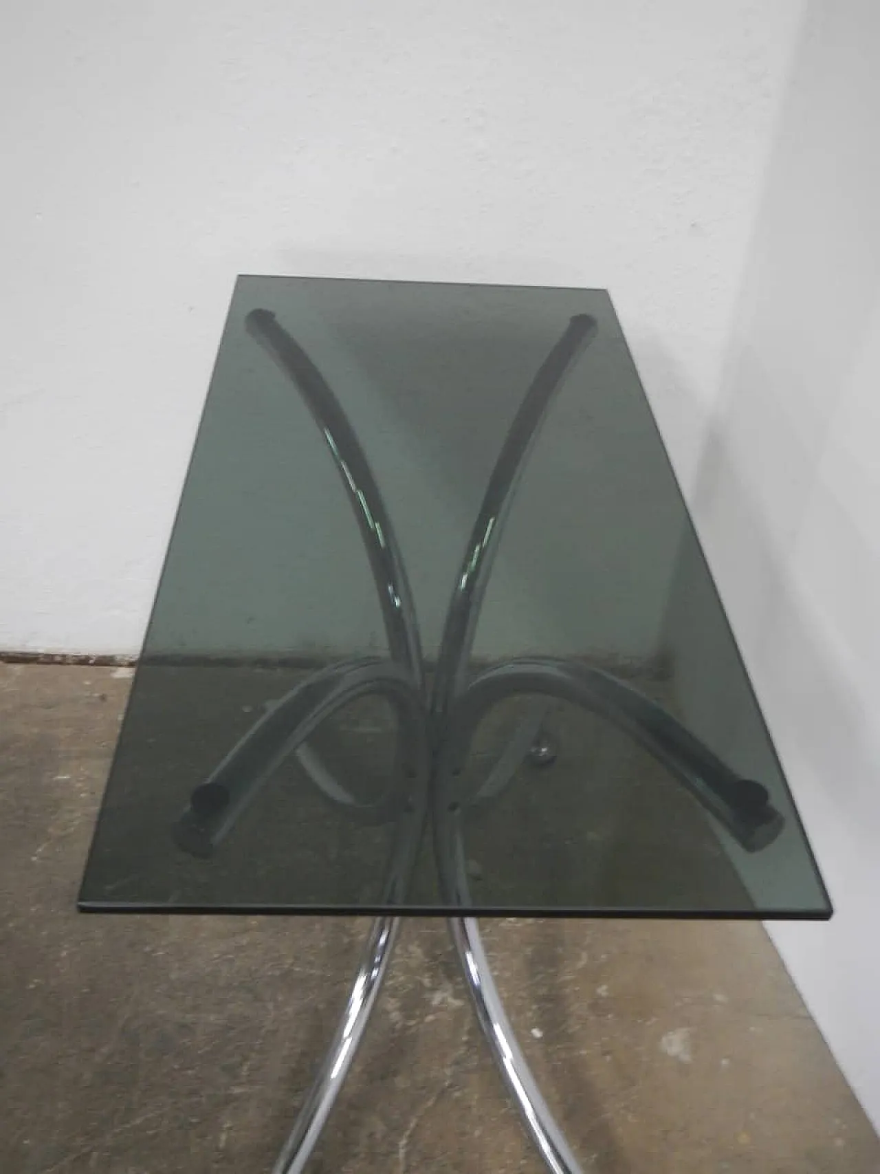 Table with wheels and glass Fumè 1960 5