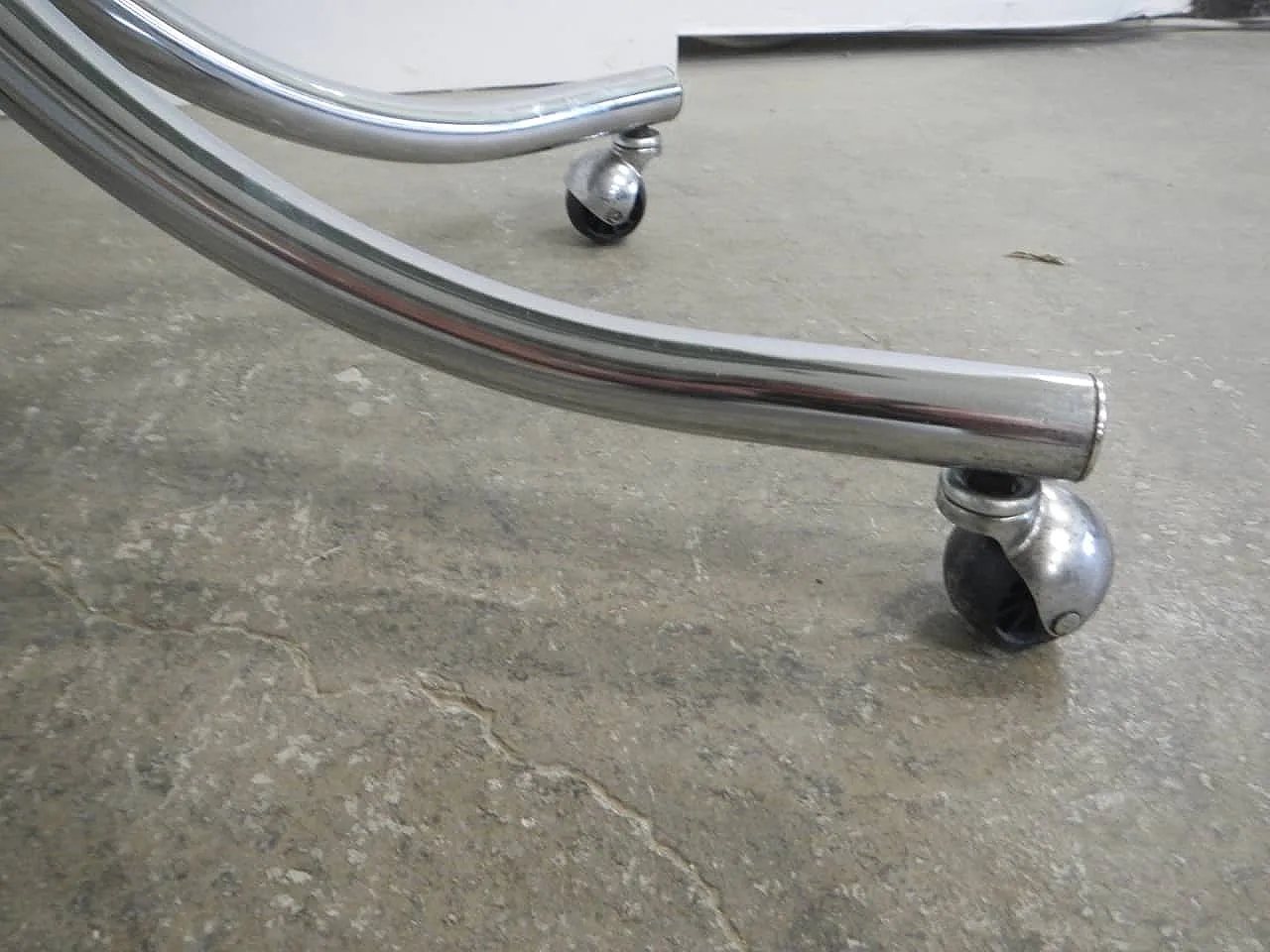 Table with wheels and glass Fumè 1960 10