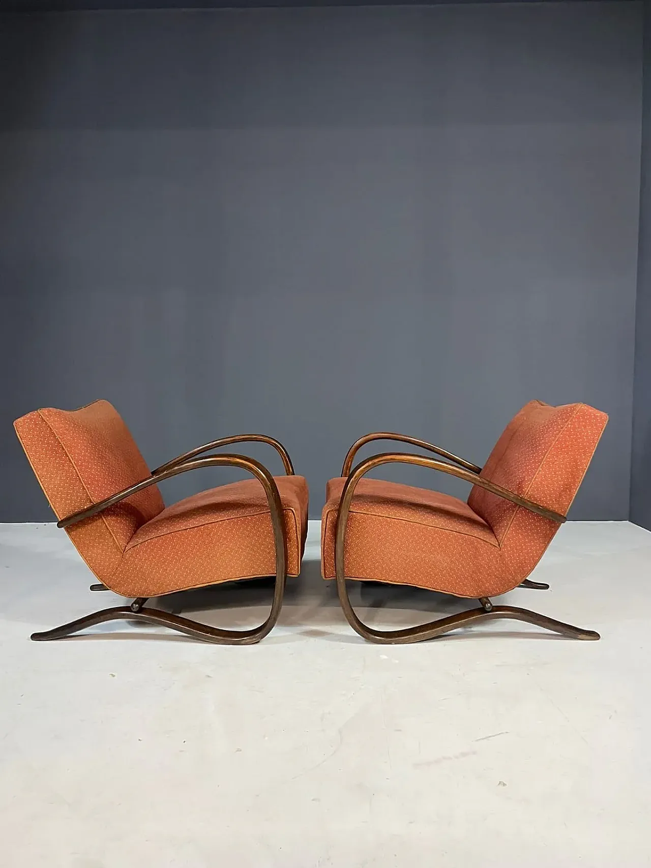 Pair of H269 lounge chairs by Jindřich Halabala, 1930s 4