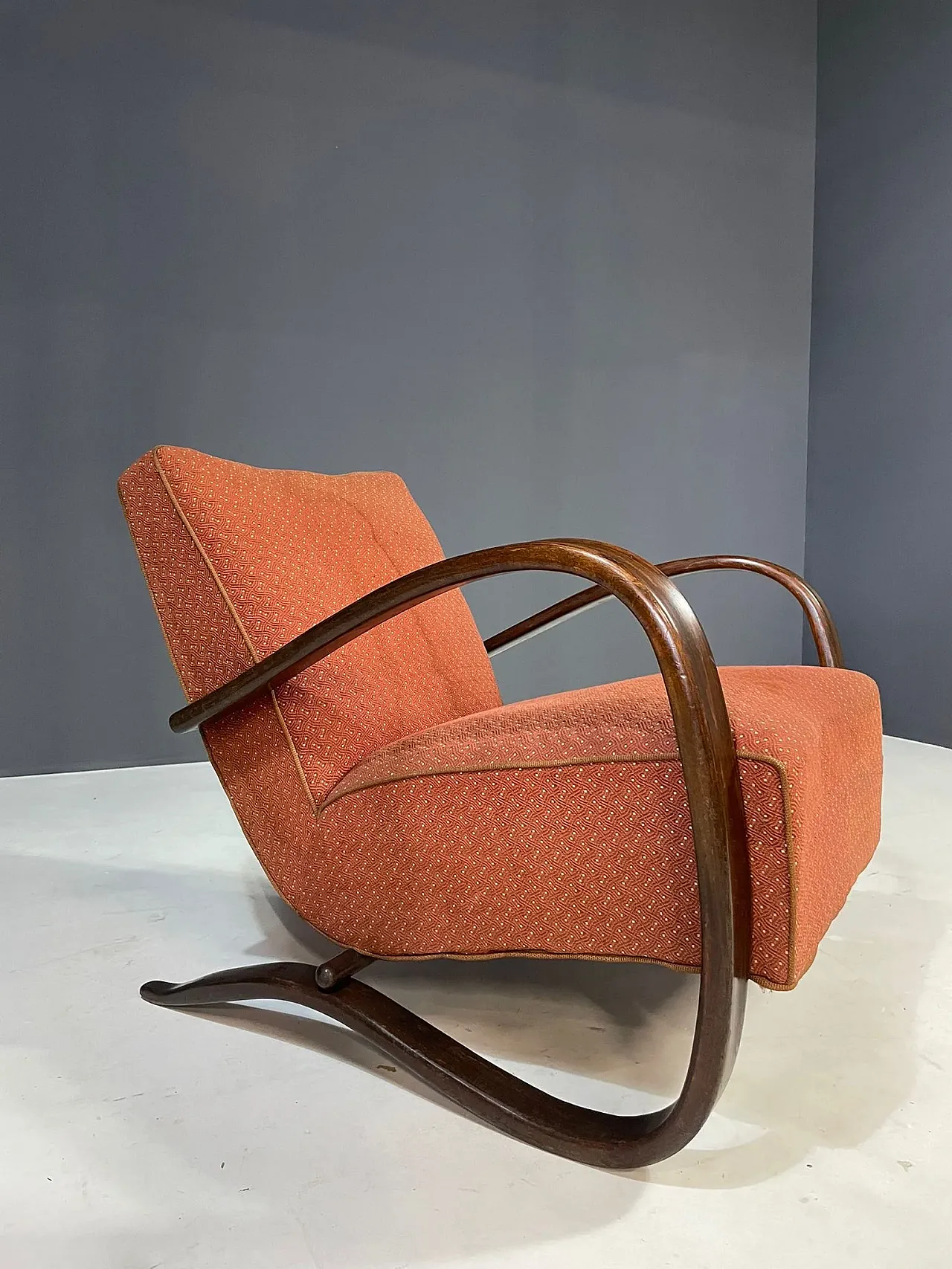Pair of H269 lounge chairs by Jindřich Halabala, 1930s 5