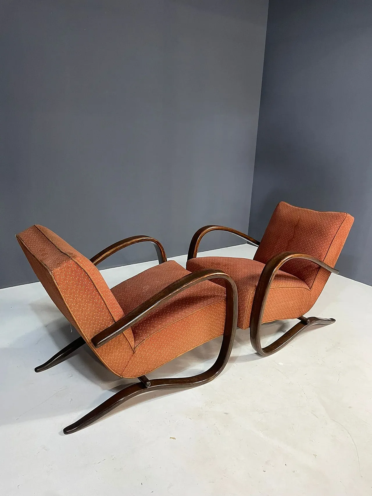 Pair of H269 lounge chairs by Jindřich Halabala, 1930s 6