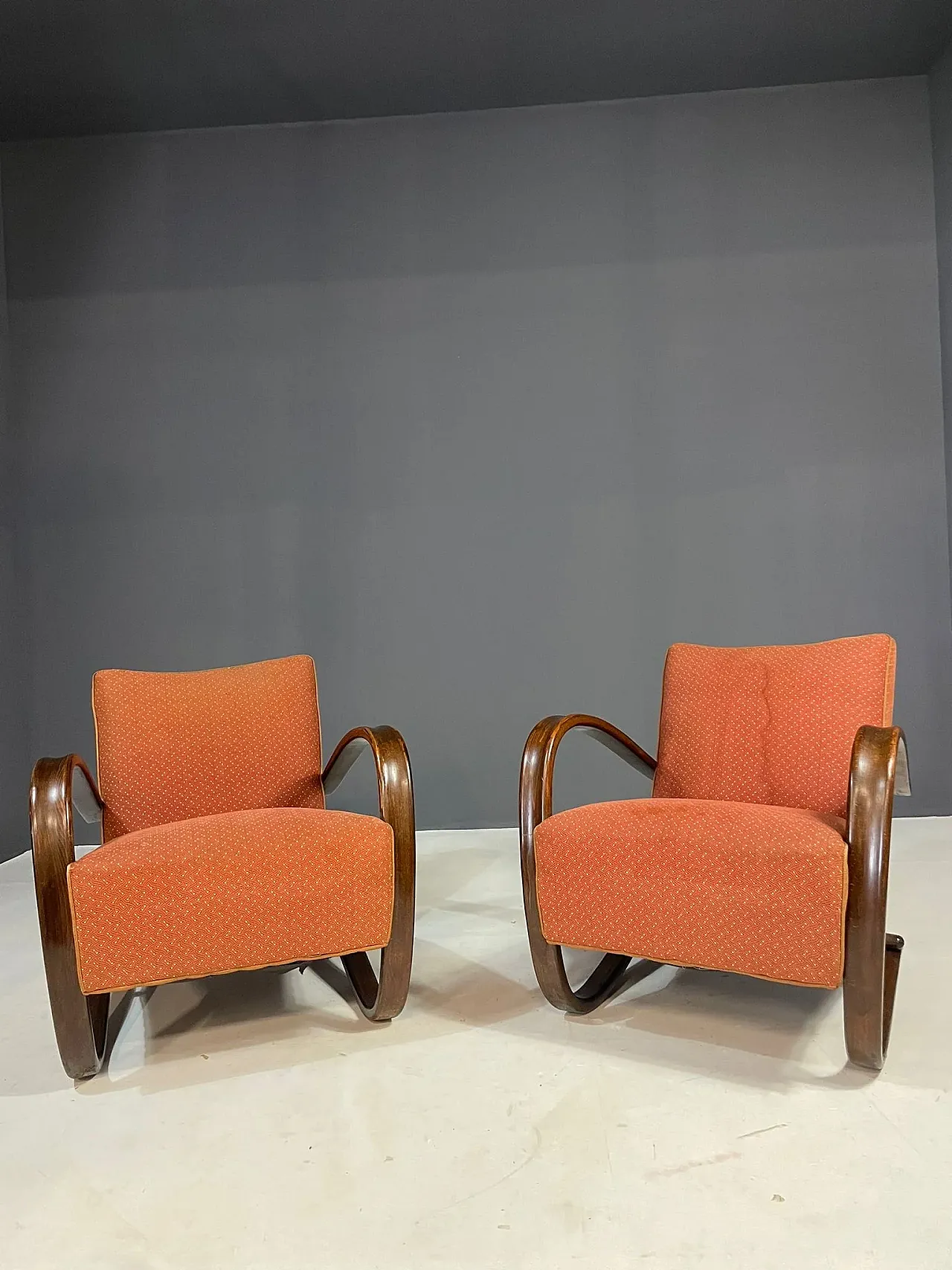 Pair of H269 lounge chairs by Jindřich Halabala, 1930s 7
