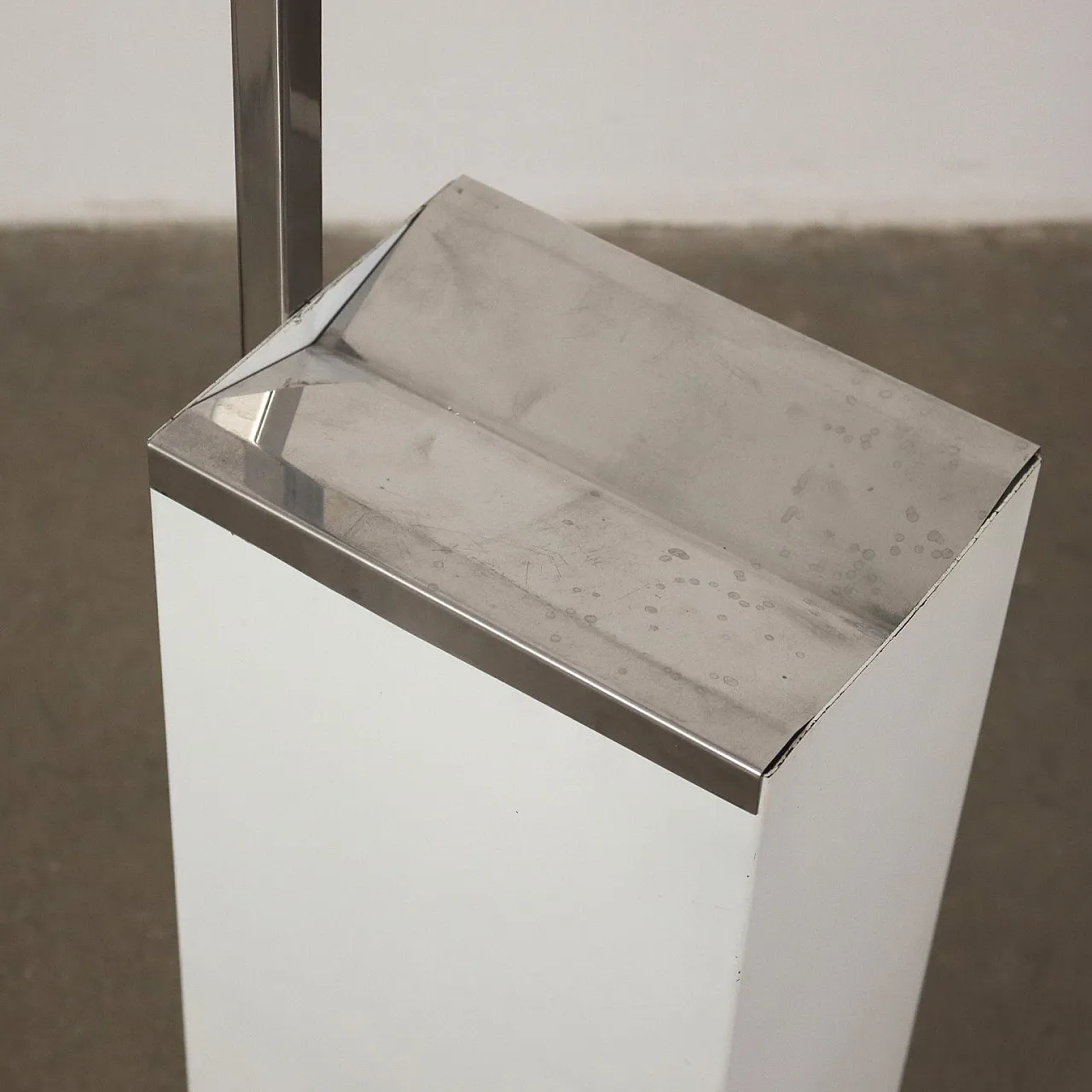 Lampada da terra ad arco con base in cemento, anni '70 6