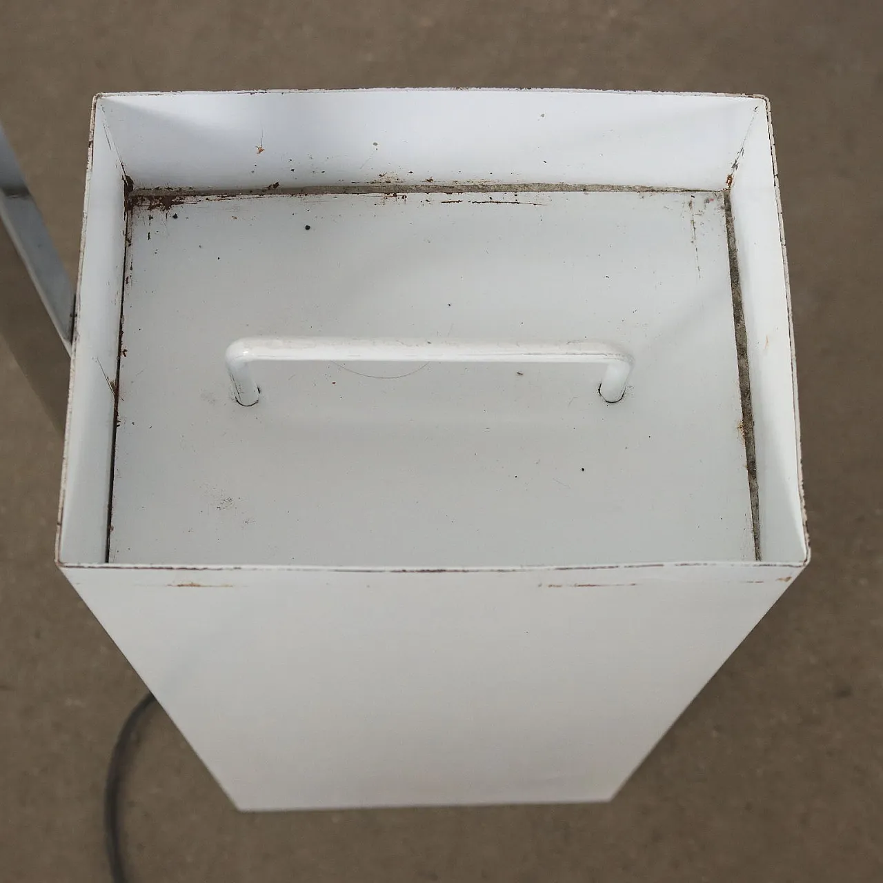 Lampada da terra ad arco con base in cemento, anni '70 7