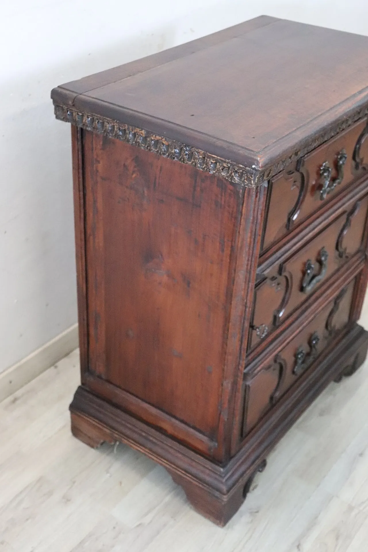 Ancient bedside table in walnut, 700 6