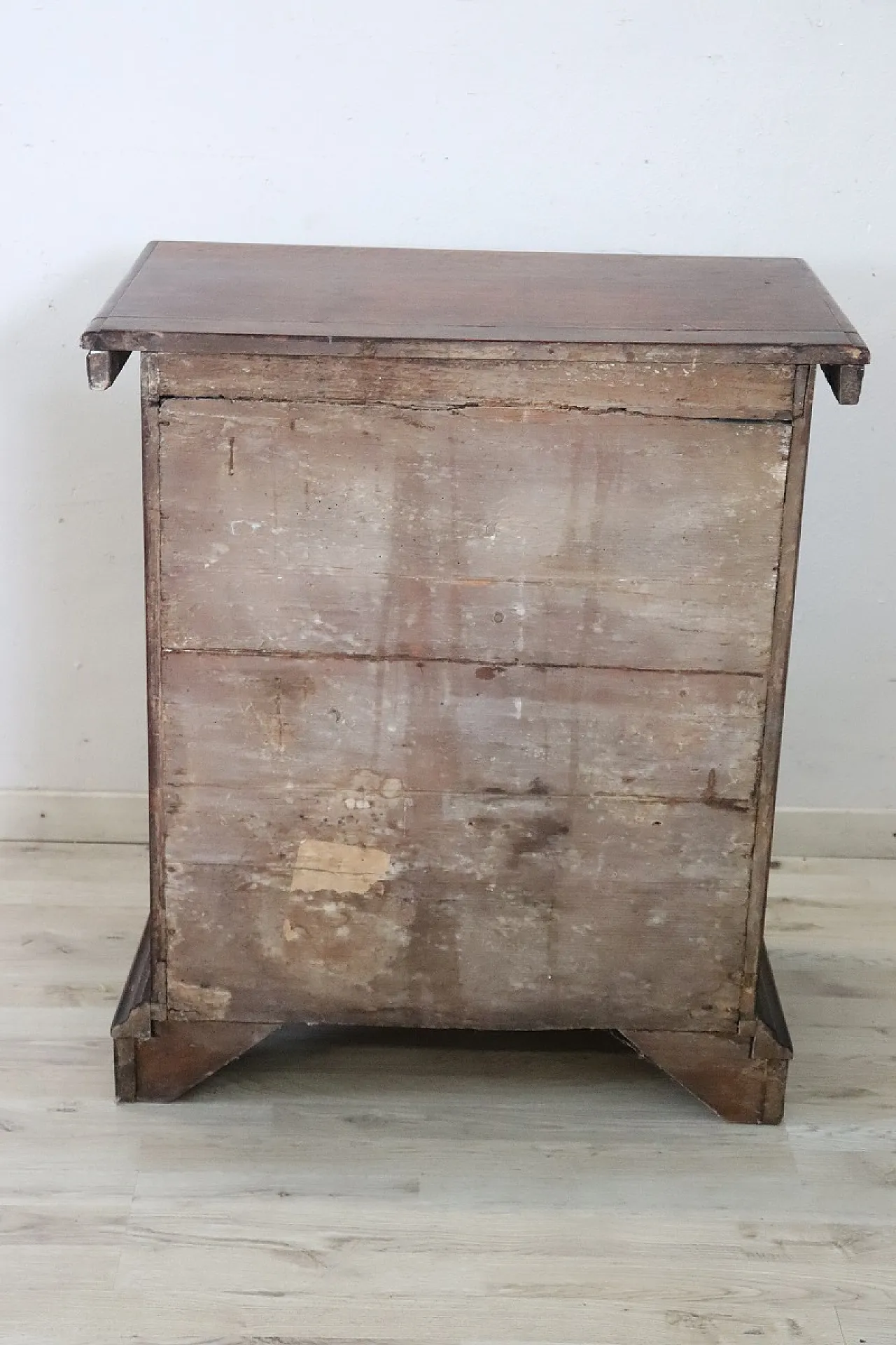 Ancient bedside table in walnut, 700 13