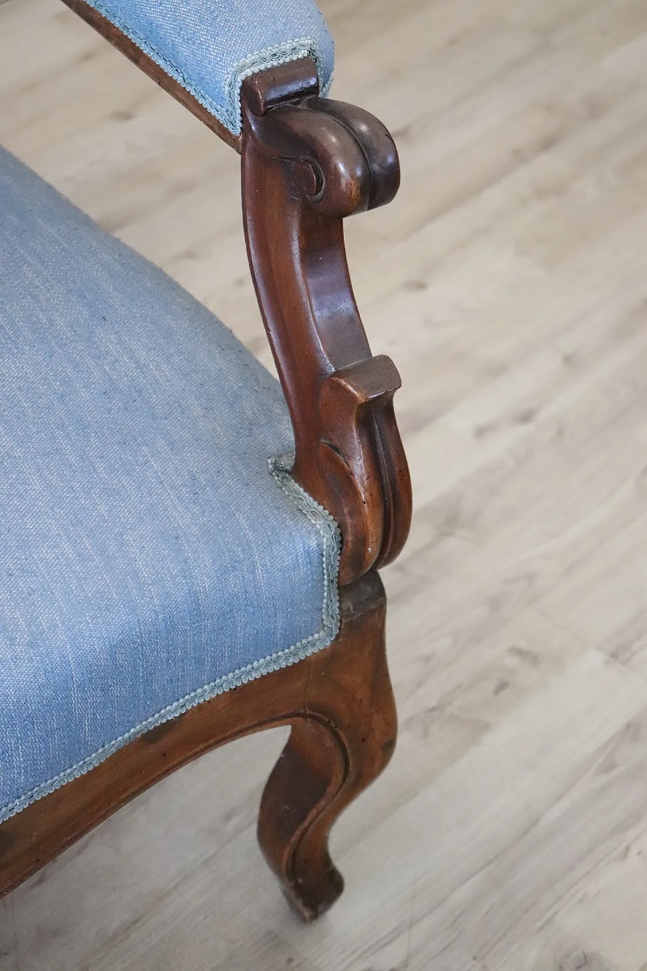 Poltrona in noce imbottita, metà '800 9