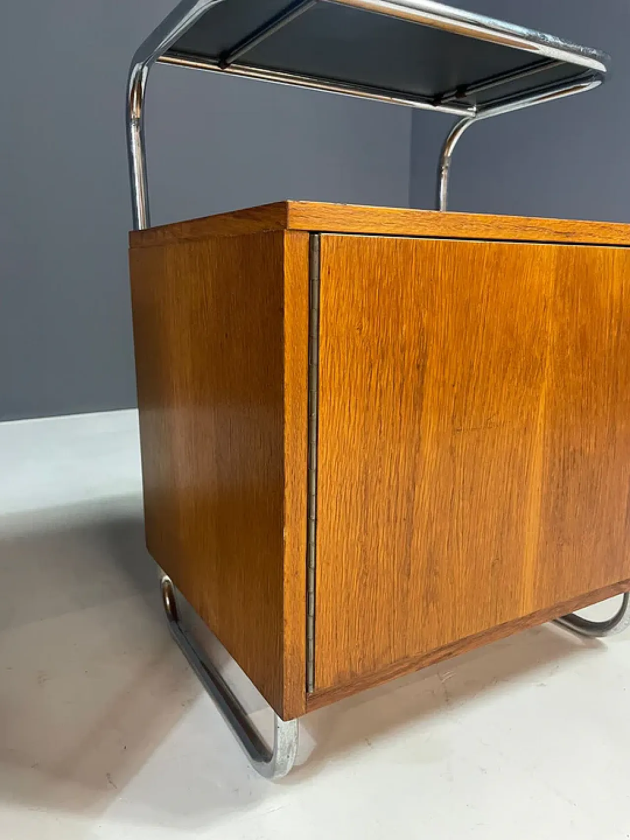 Coppia di comodini stile Bauhaus in cromo e rovere di Kovona, anni '50 2