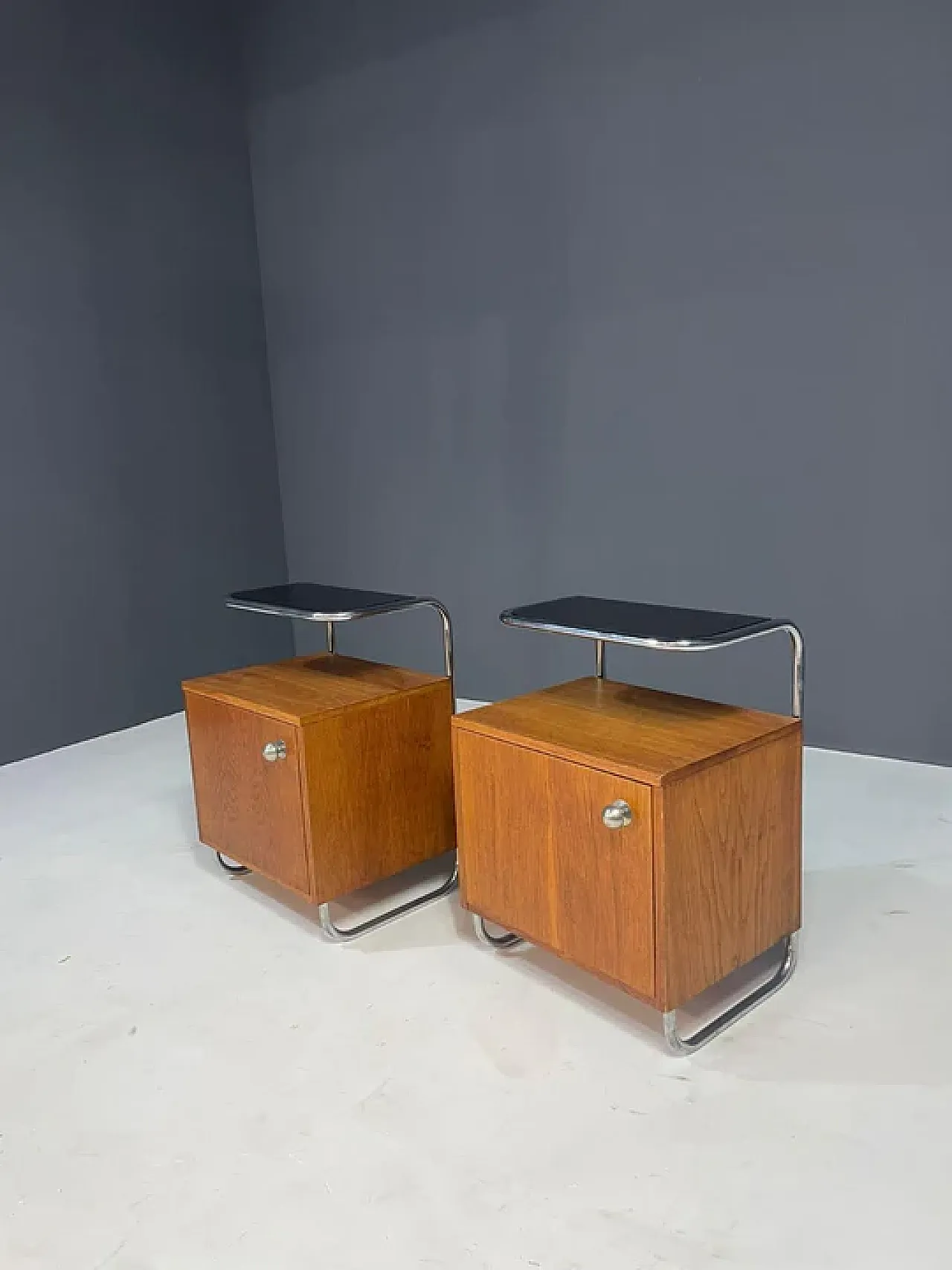 Coppia di comodini stile Bauhaus in cromo e rovere di Kovona, anni '50 3