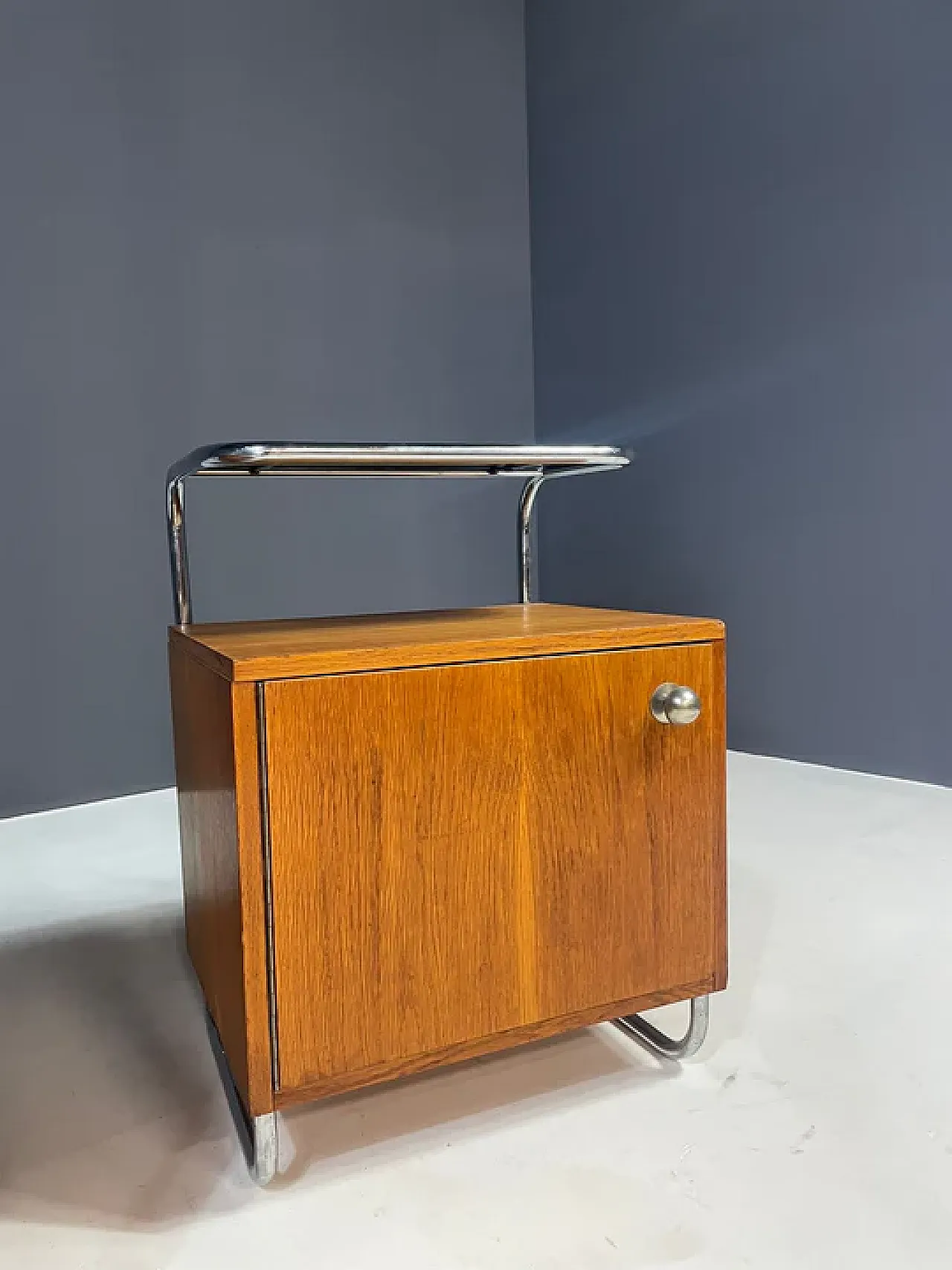 Coppia di comodini stile Bauhaus in cromo e rovere di Kovona, anni '50 6