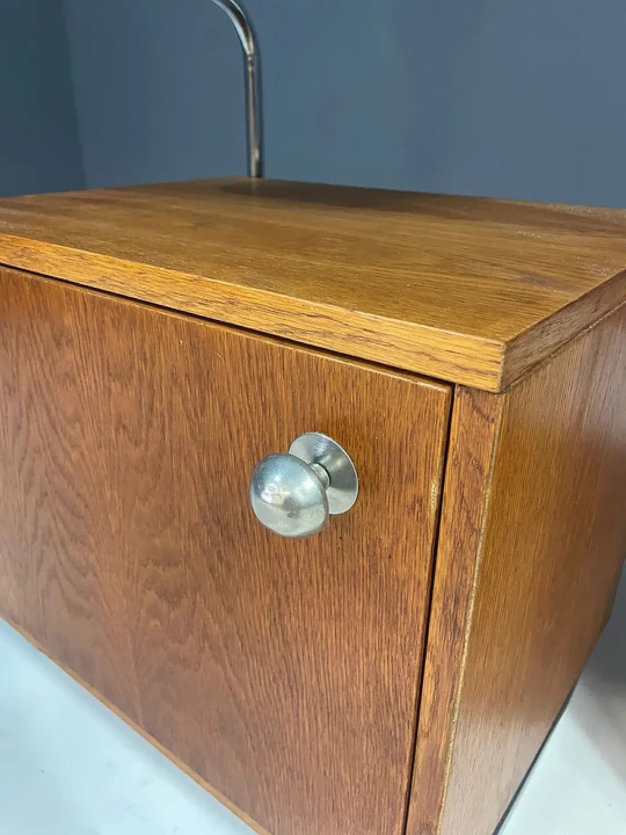 Coppia di comodini stile Bauhaus in cromo e rovere di Kovona, anni '50 9