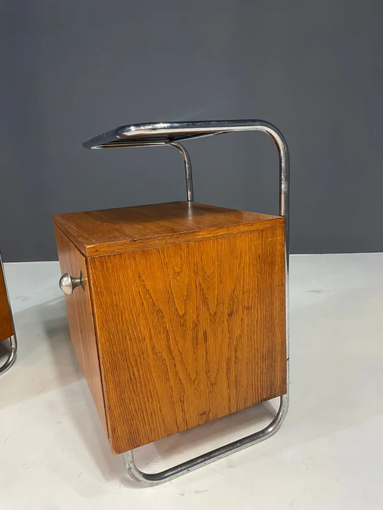 Coppia di comodini stile Bauhaus in cromo e rovere di Kovona, anni '50 11