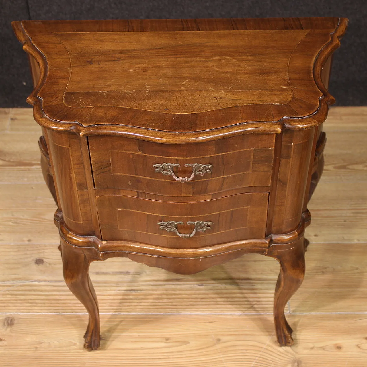 Coppia comodini veneti della metà del XX secolo 11