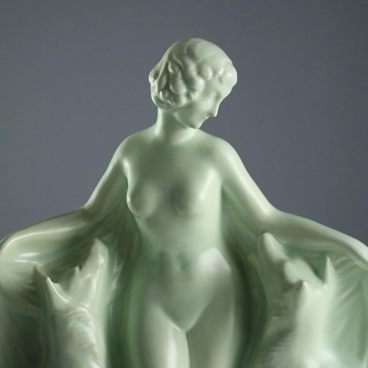 Donna con Due Cani, scultura di Louis Fontinelle, '900 3