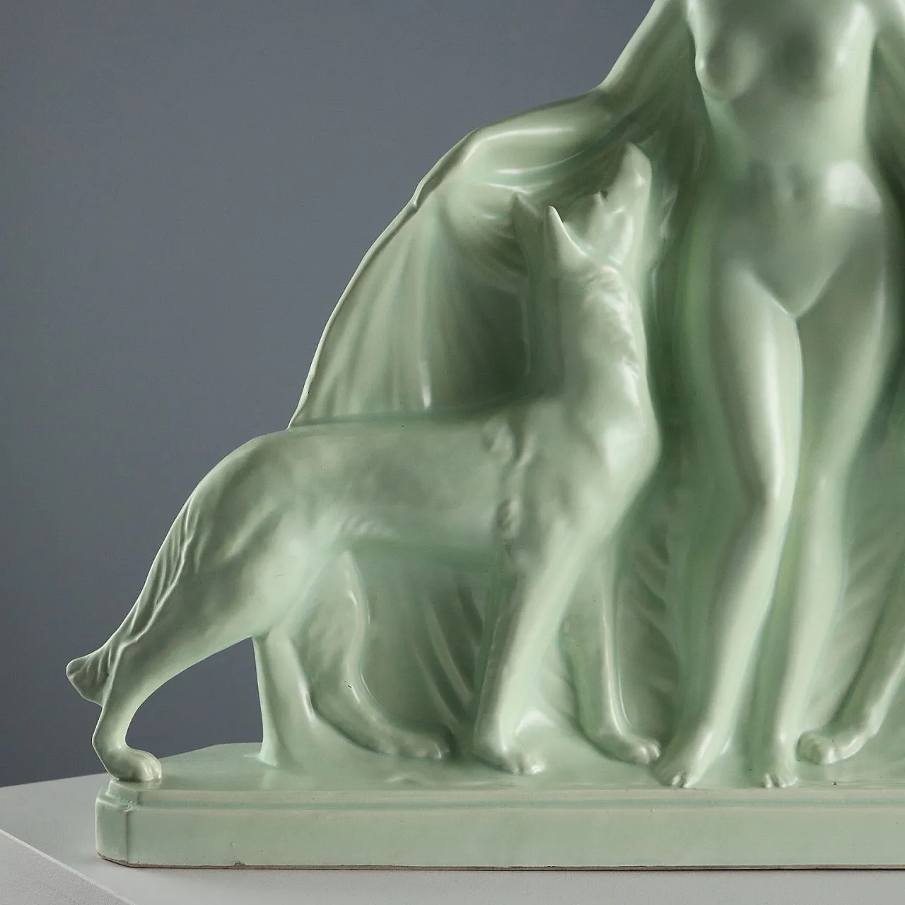 Donna con Due Cani, scultura di Louis Fontinelle, '900 5