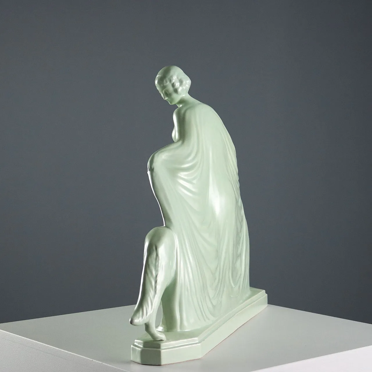 Donna con Due Cani, scultura di Louis Fontinelle, '900 7