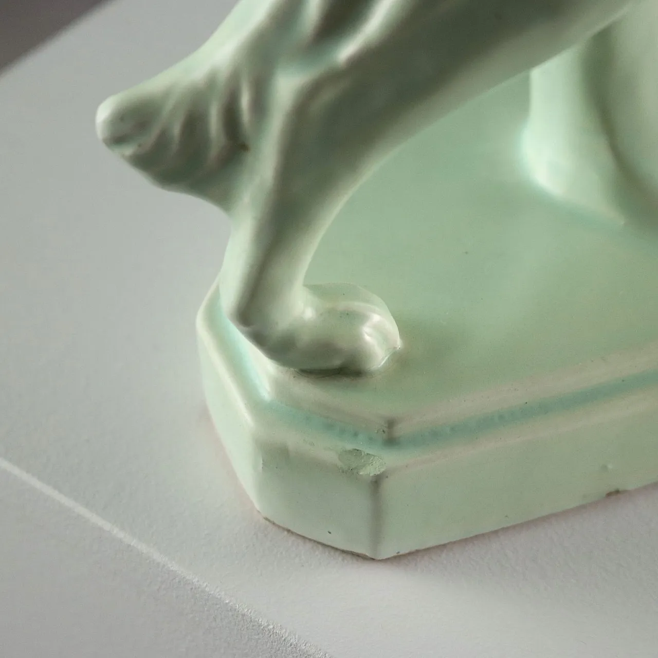 Donna con Due Cani, scultura di Louis Fontinelle, '900 9