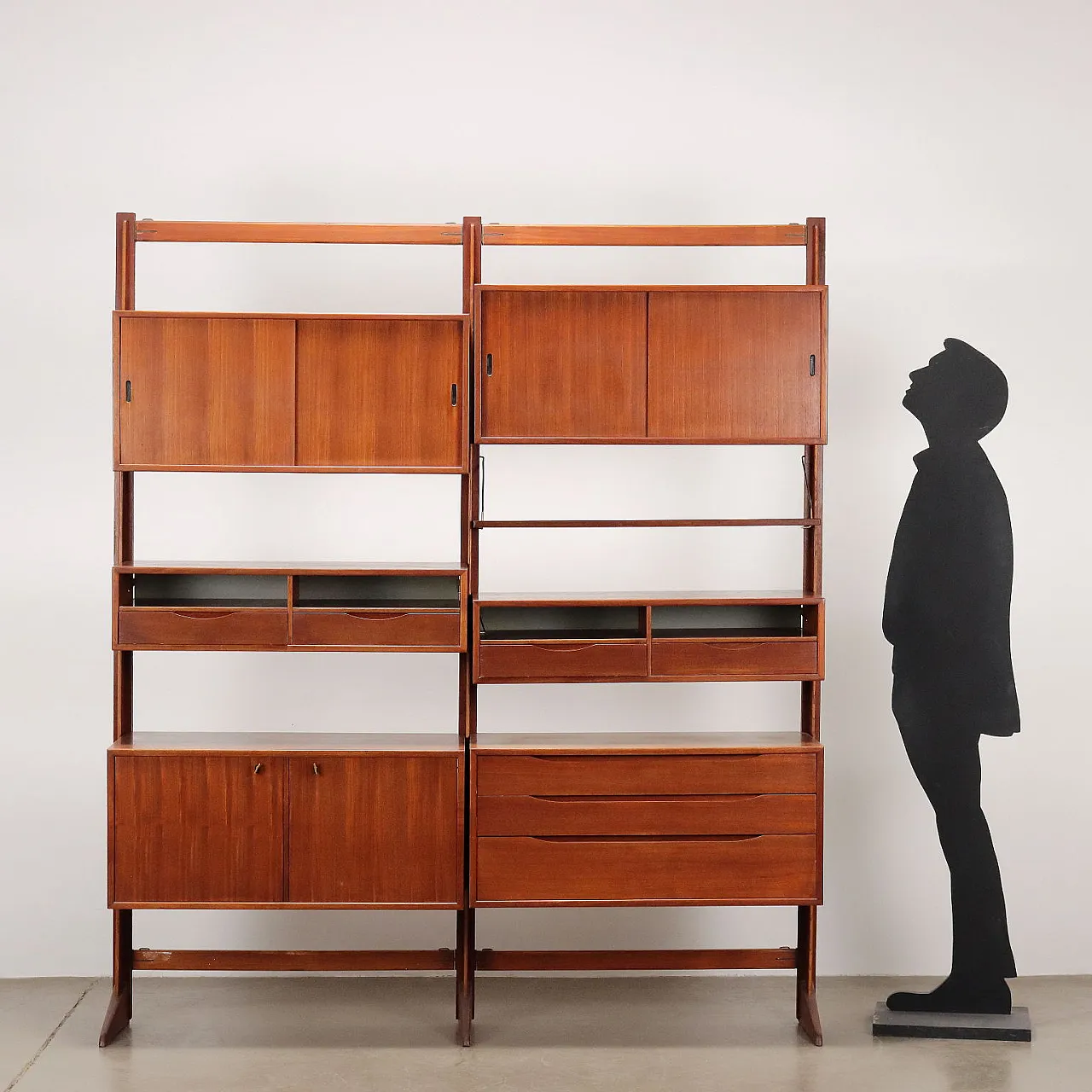 Mobile impiallacciato in teak e ottone, anni '60 2