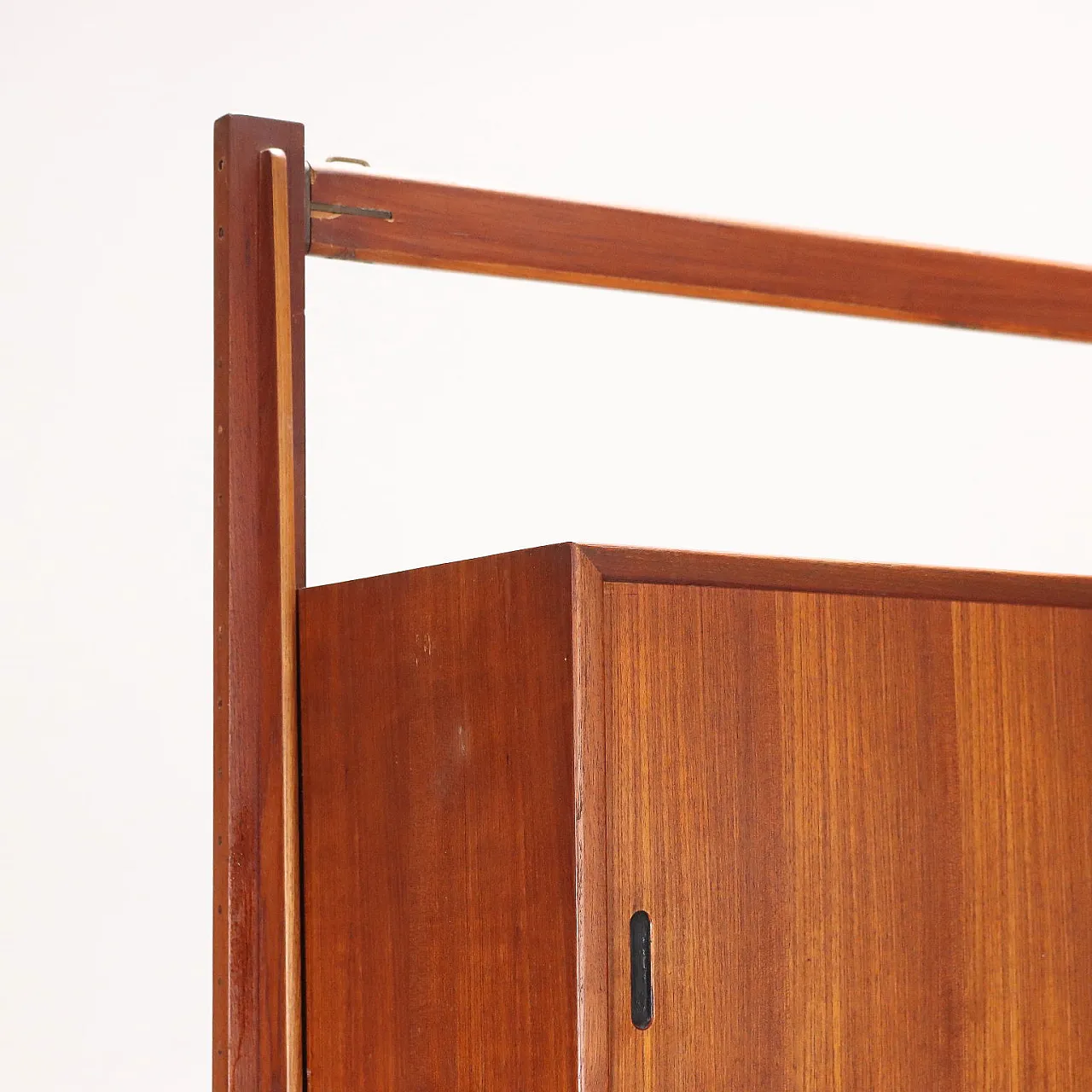 Mobile impiallacciato in teak e ottone, anni '60 4