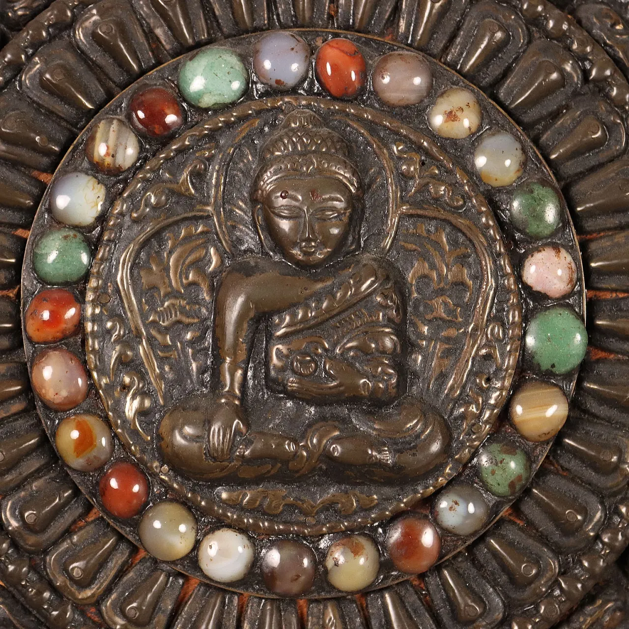 Placca parietale lamaista in legno con decori in lamina 3