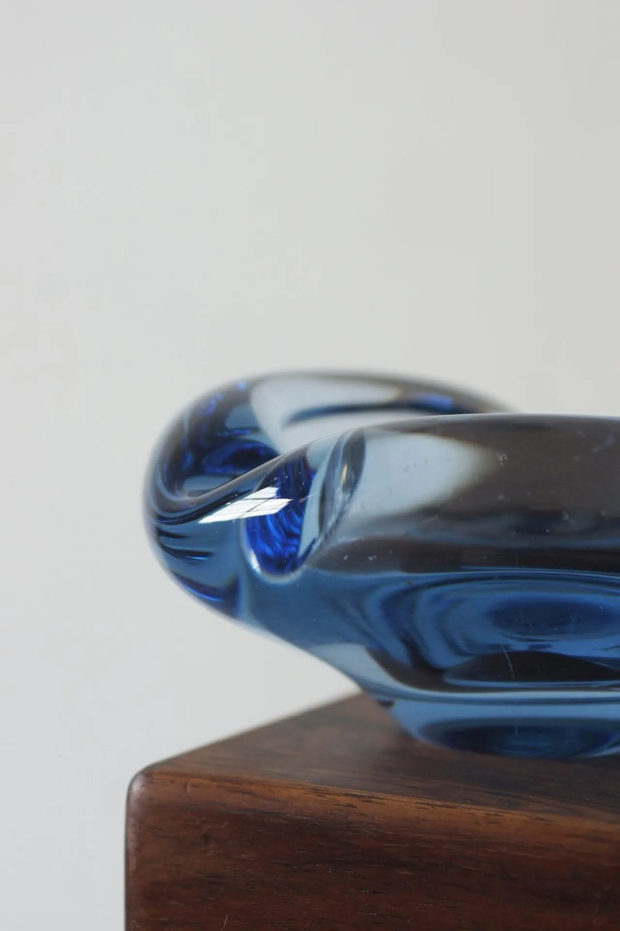 Coppia di posacenere in vetro di Lütken per Holmegaard, anni '50 3