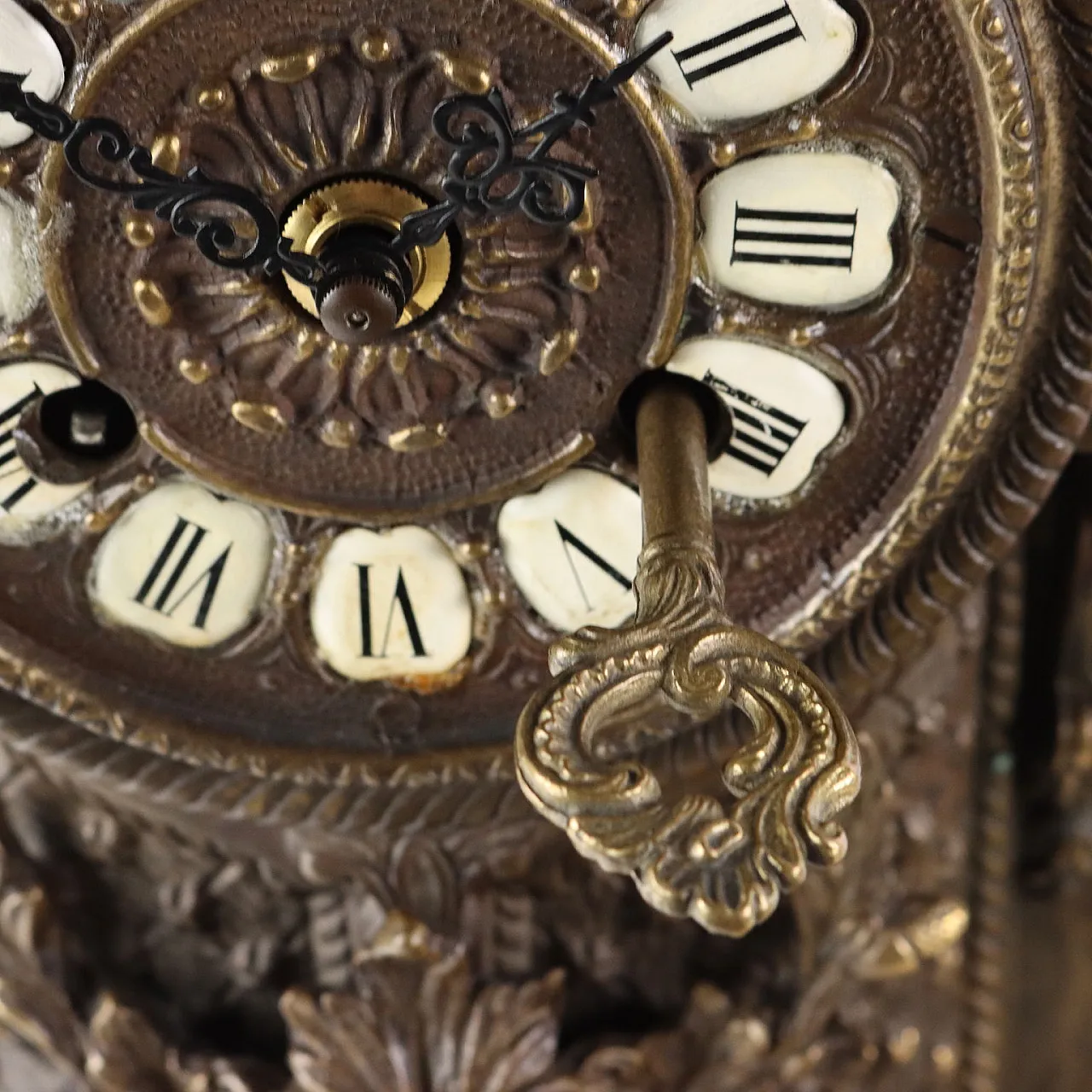 Bronze clock triptych, 20th century 5