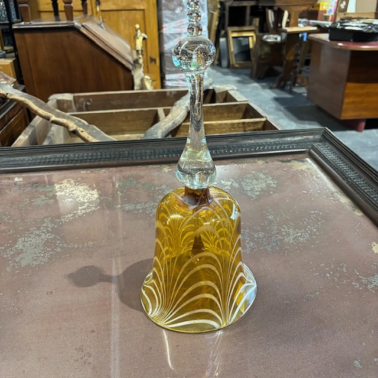 Campana in vetro giallo e bianco, '800 1