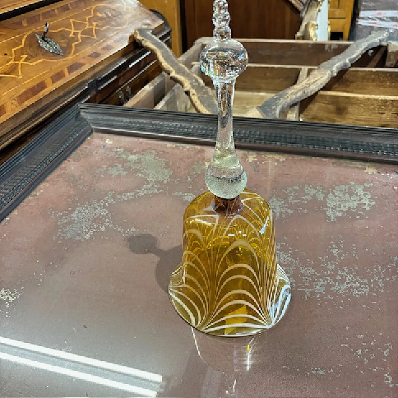 Campana in vetro giallo e bianco, '800 9