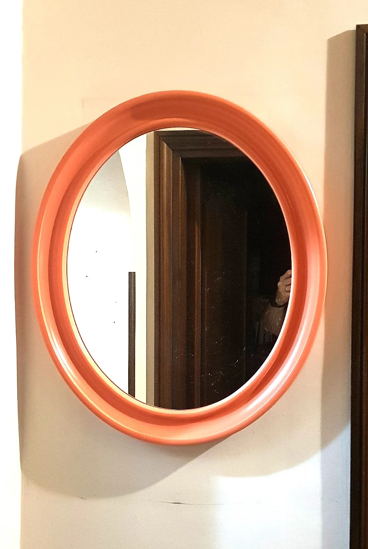 Specchio ovale America di Carrara & Matta in bachelite arancione 5