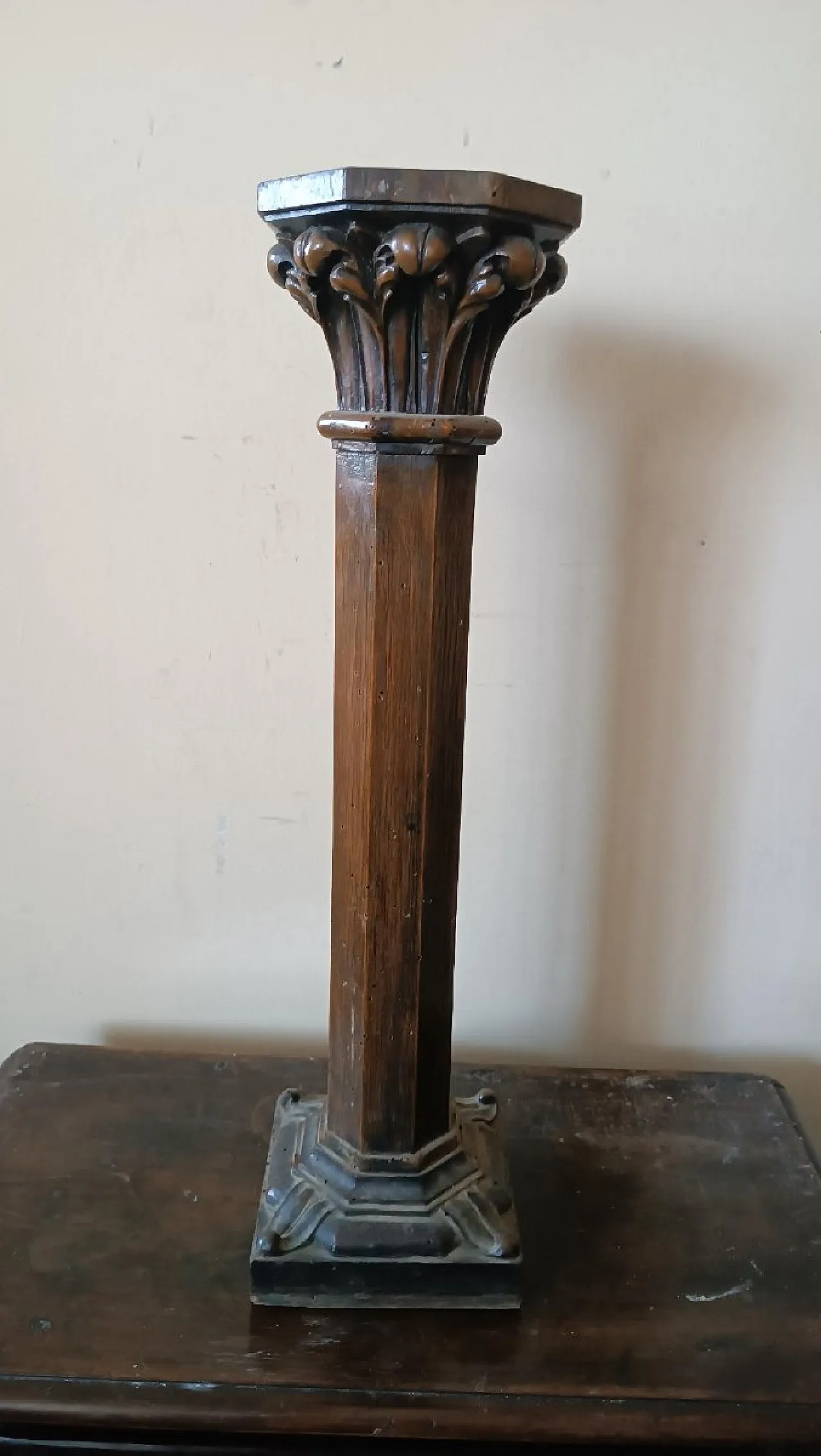 Carved fruitwood candelabra capital, 19th century 1