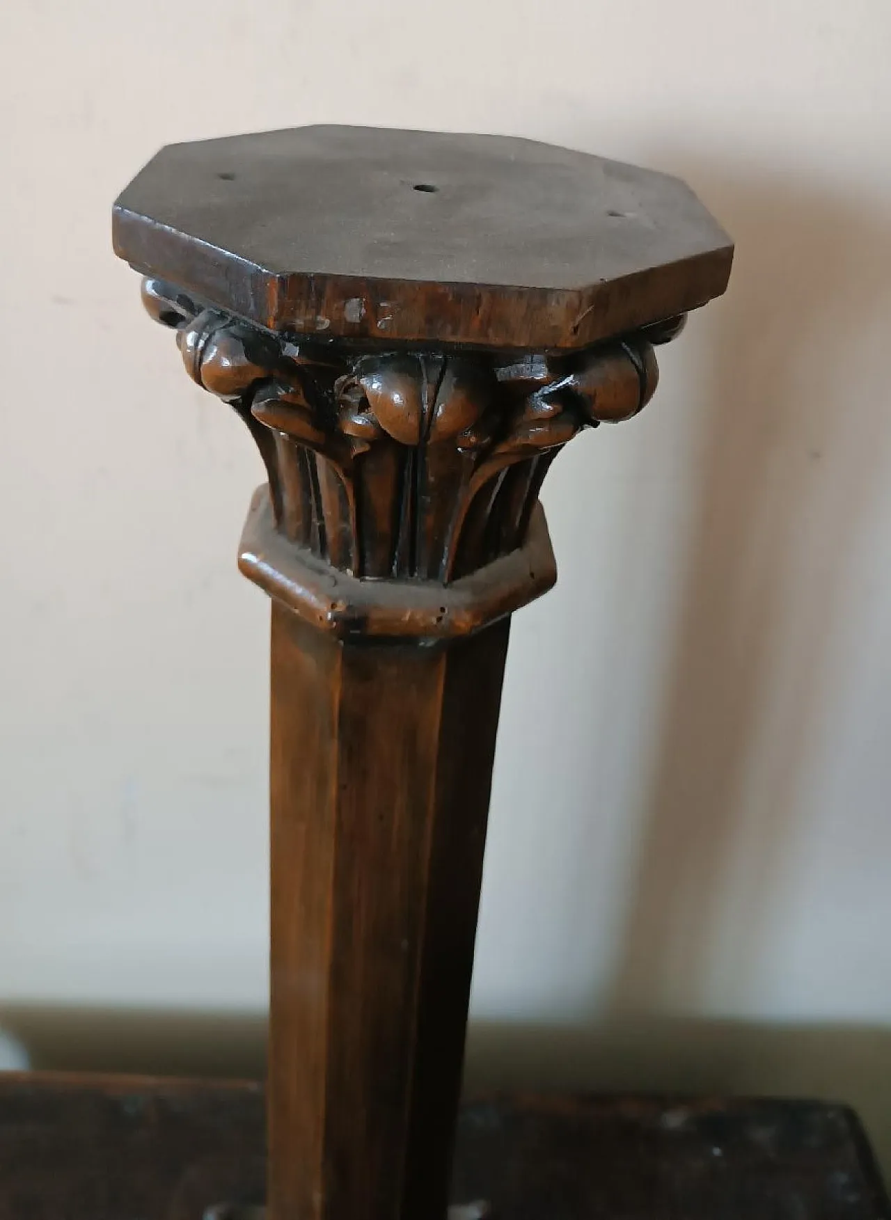Carved fruitwood candelabra capital, 19th century 4