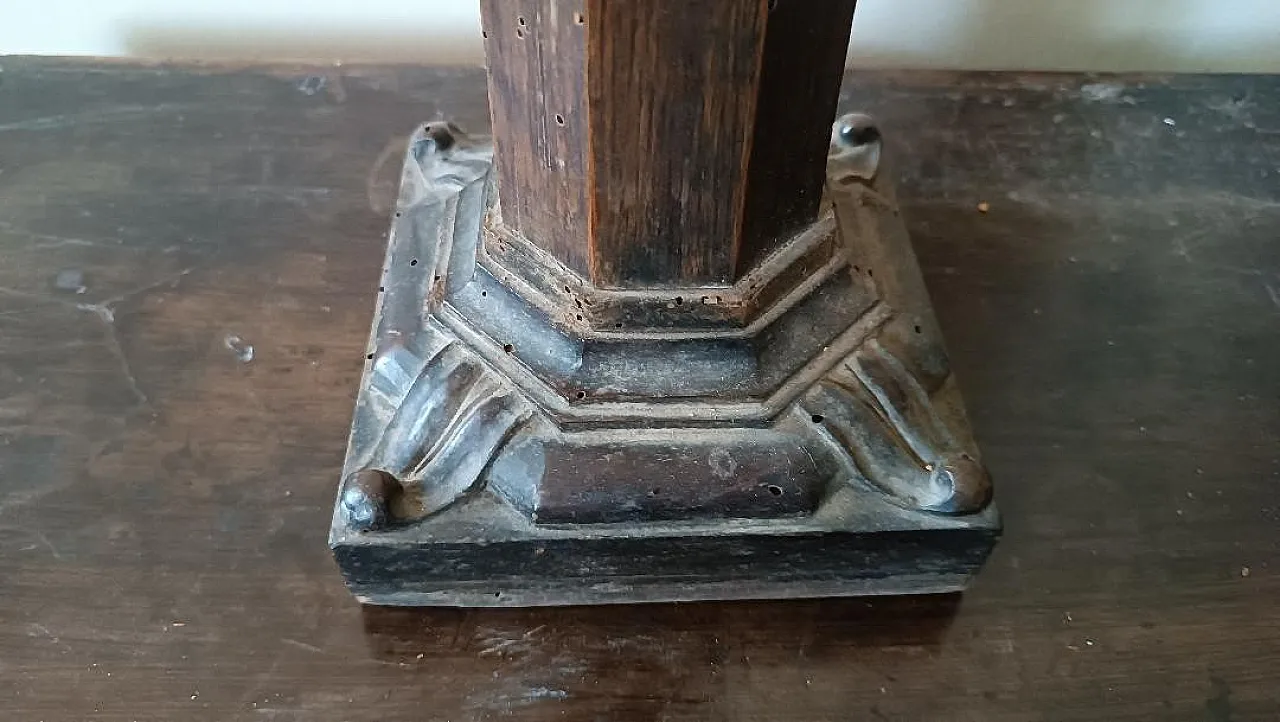 Carved fruitwood candelabra capital, 19th century 6