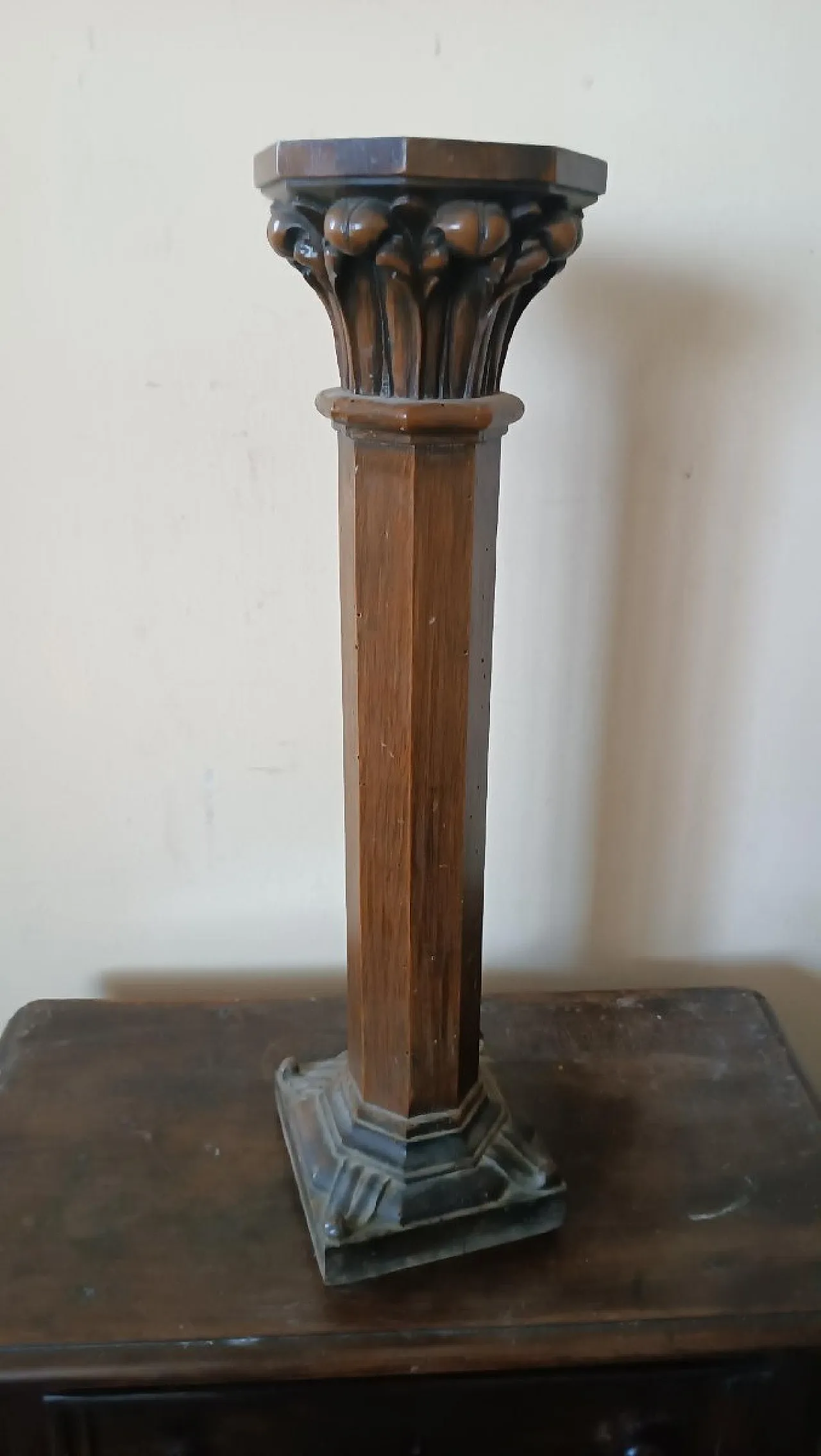 Carved fruitwood candelabra capital, 19th century 7