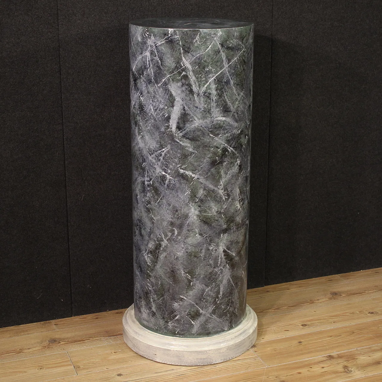 Italian lacquered and painted column of the twentieth century 1