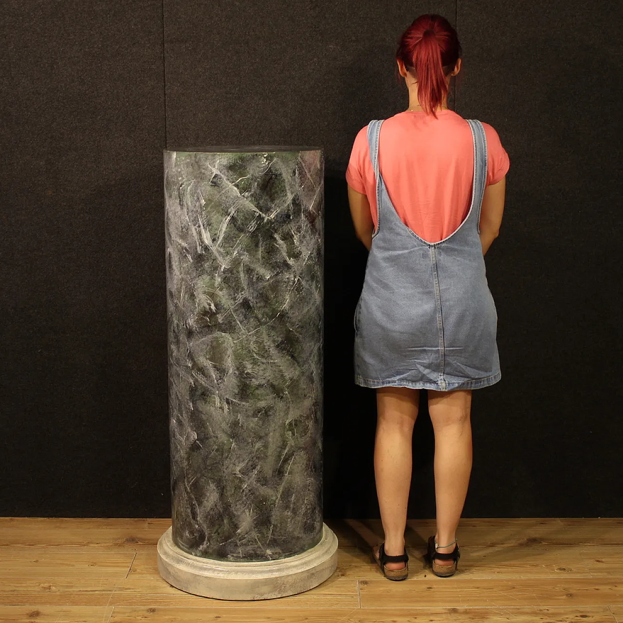 Italian lacquered and painted column of the twentieth century 2