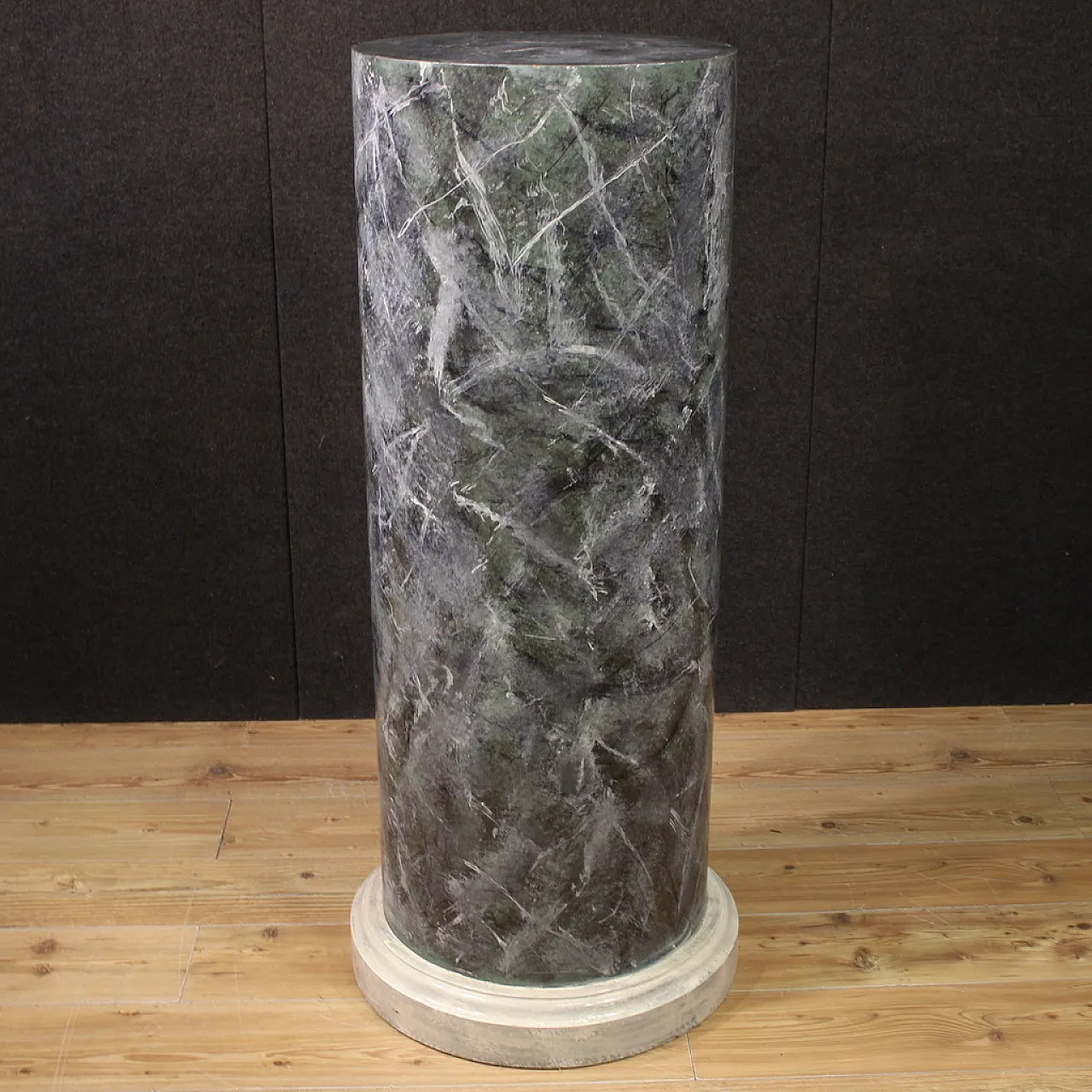 Italian lacquered and painted column of the twentieth century 5