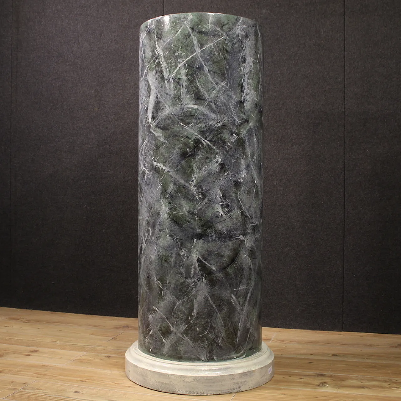 Italian lacquered and painted column of the twentieth century 6