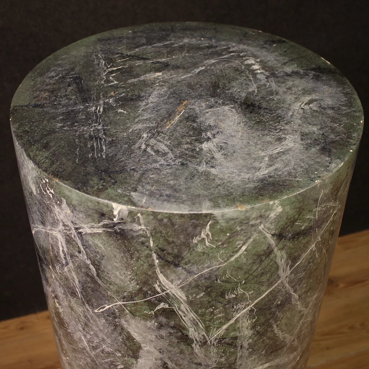 Italian lacquered and painted column of the twentieth century 10