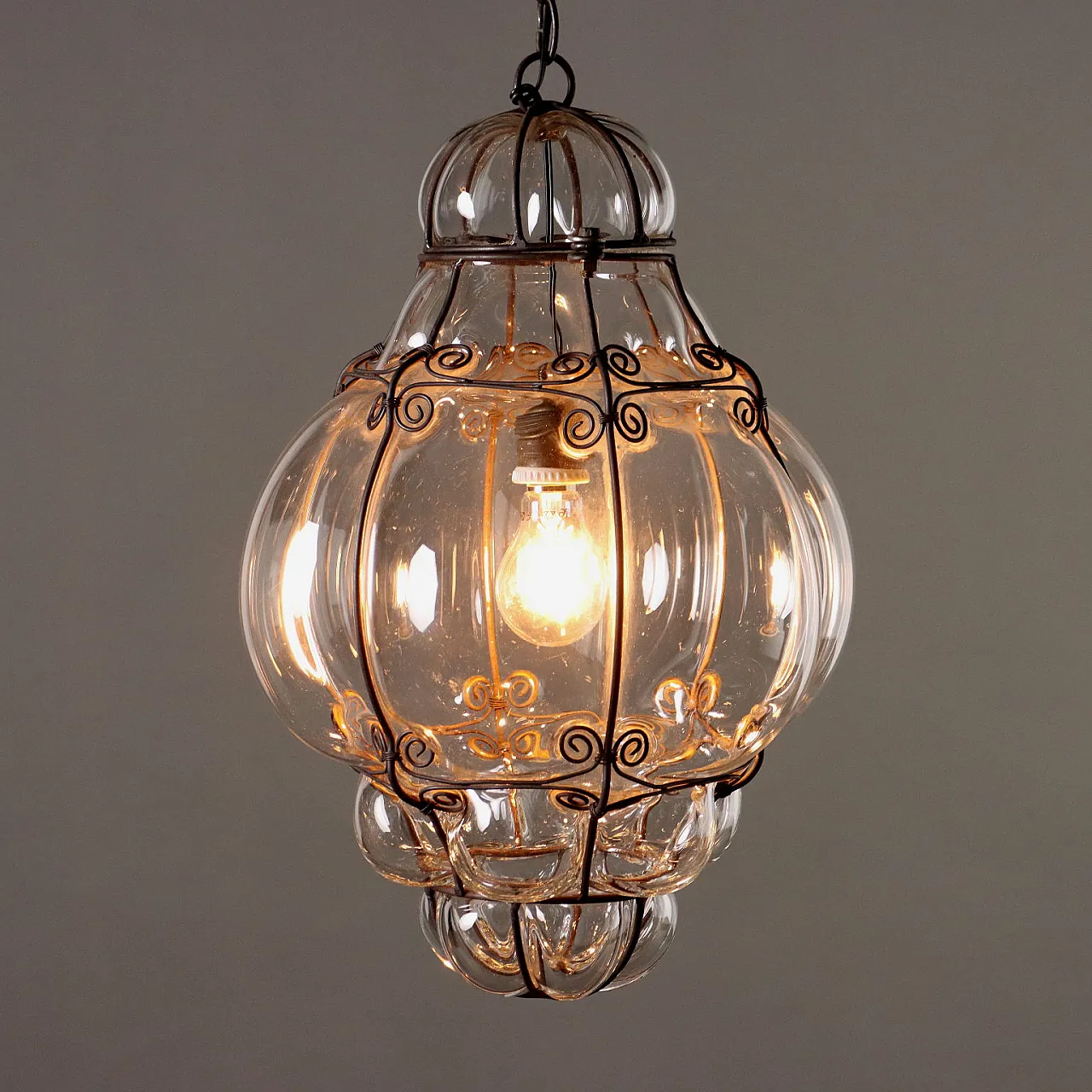 Lampadario in ferro battuto e vetro soffiato, '900 3