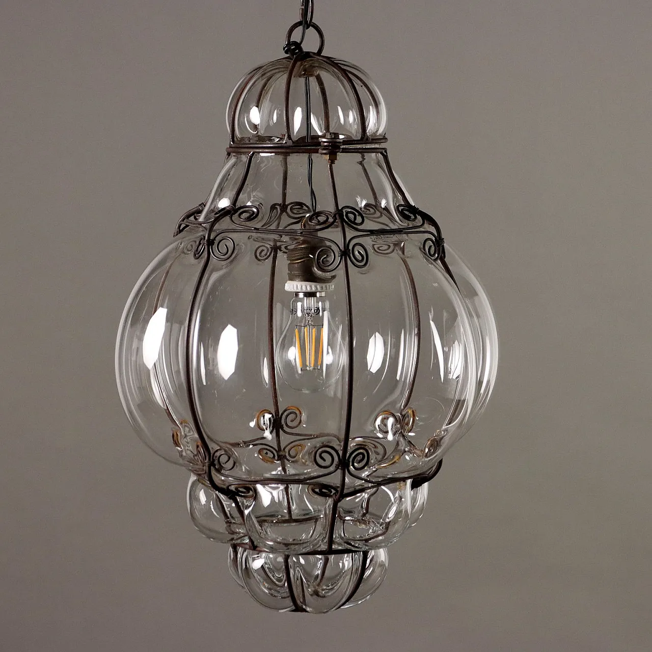 Lampadario in ferro battuto e vetro soffiato, '900 5