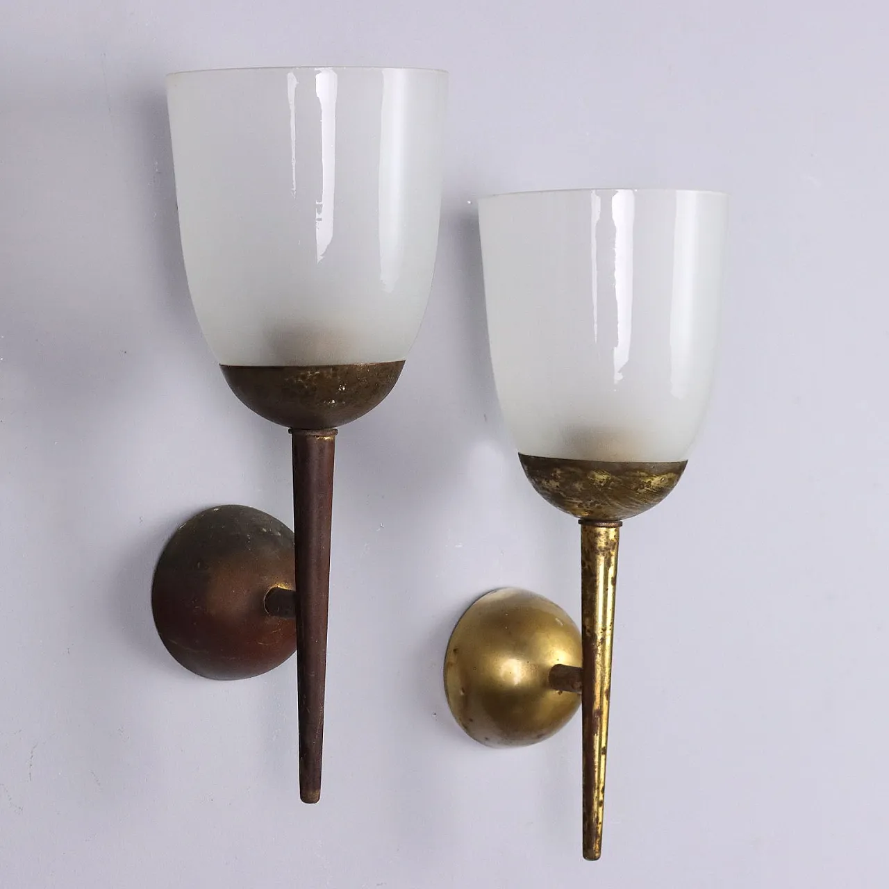 Coppia di applique in ottone e vetro, metà '900 5