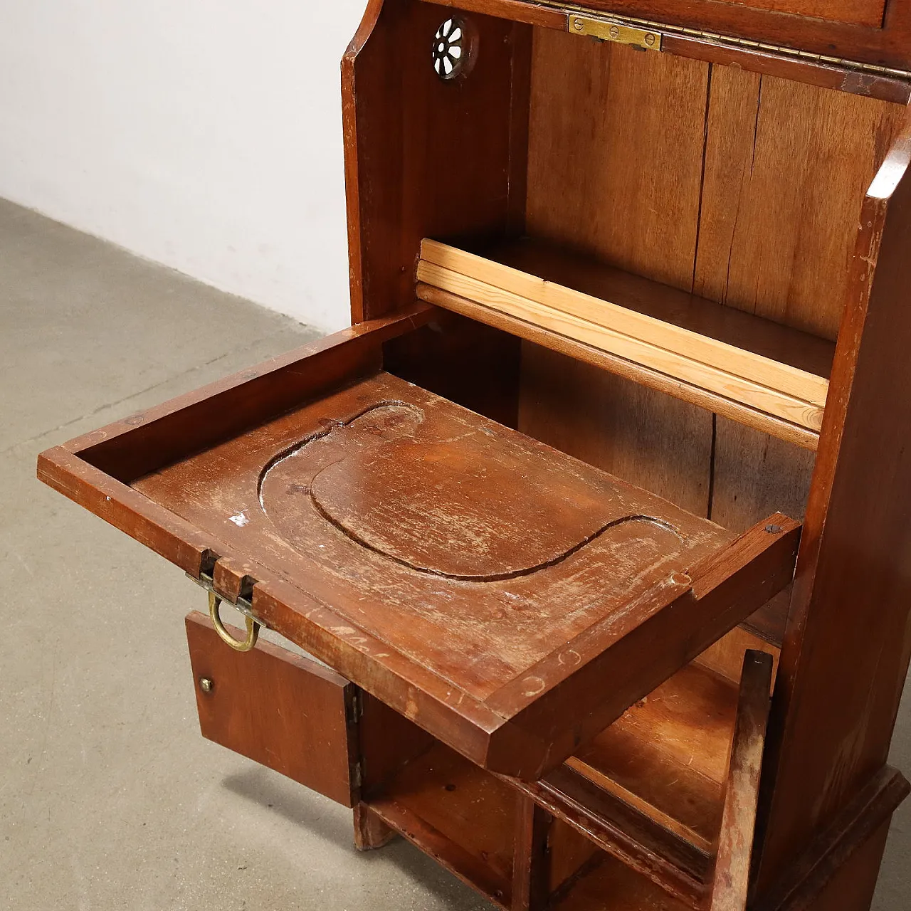 Mahogany vanity cabinet with mirror, two doors and drawers 8