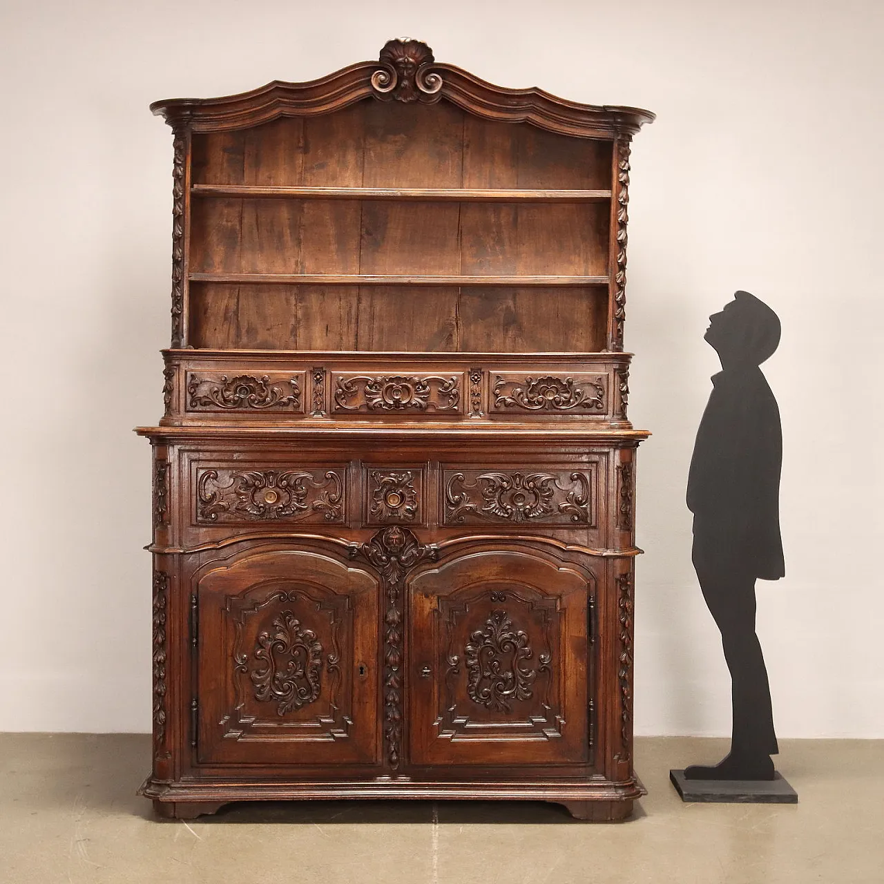 Carved wooden sideboard with plate rack, last quarter 18th century 2