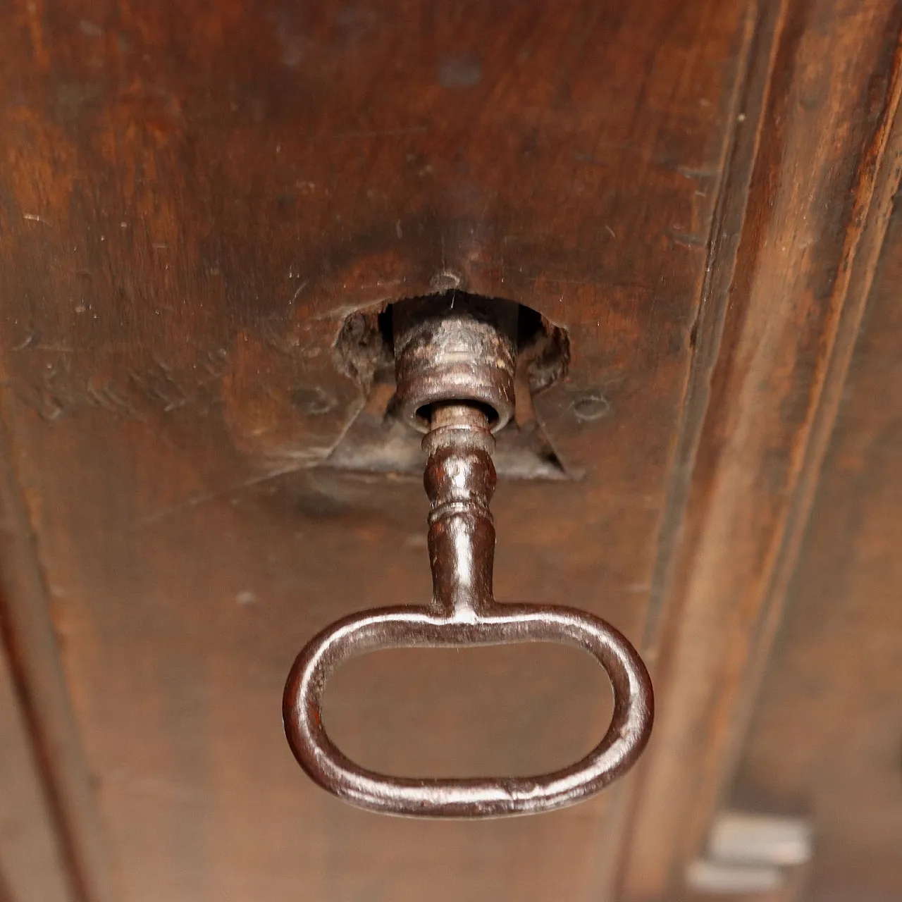 Carved wooden sideboard with plate rack, last quarter 18th century 9