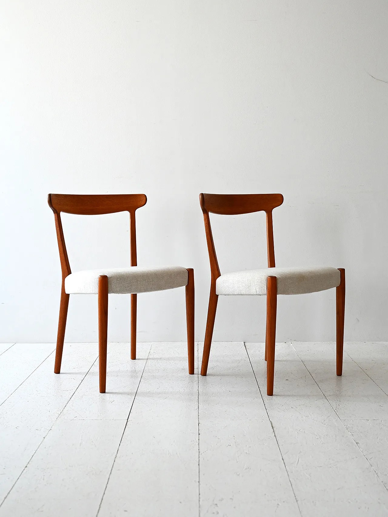 Pair of Scandinavian chairs in curved teak, 1960s 4