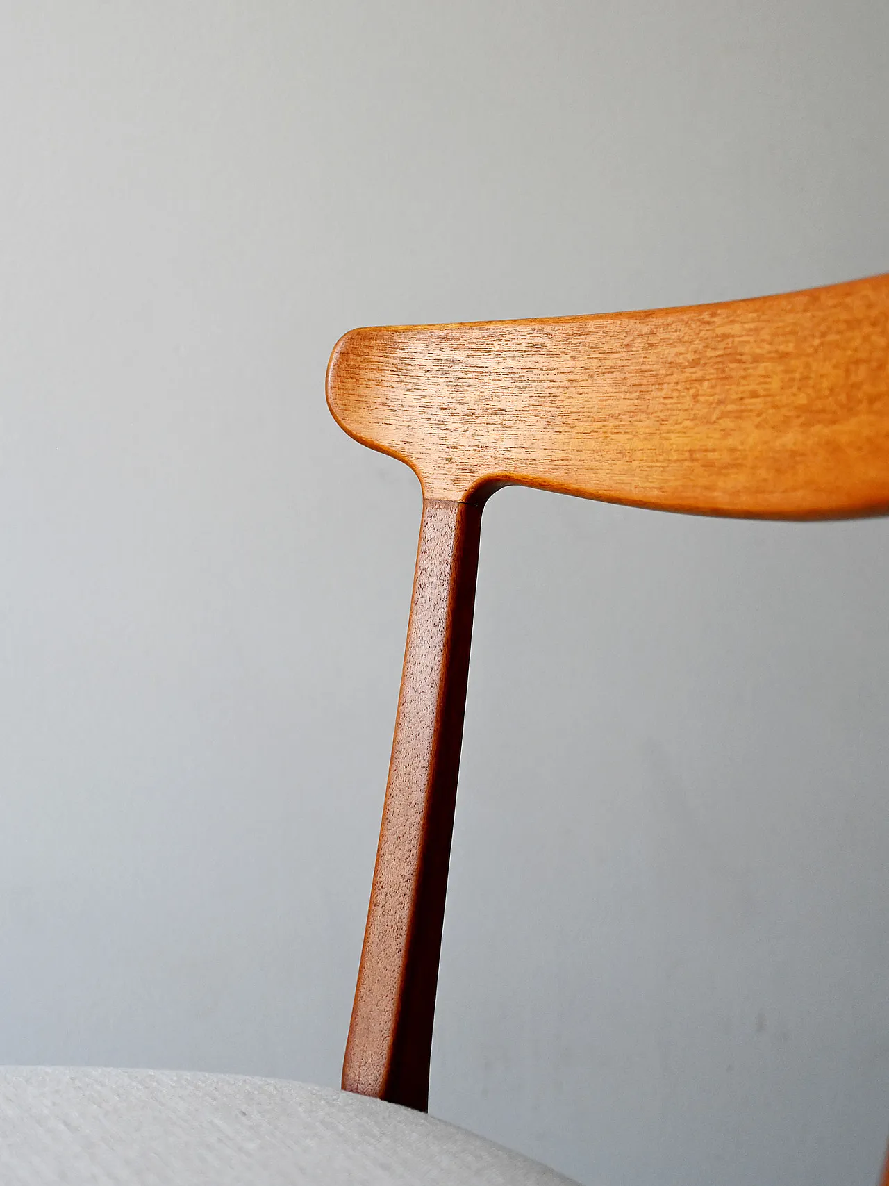 Pair of Scandinavian chairs in curved teak, 1960s 6