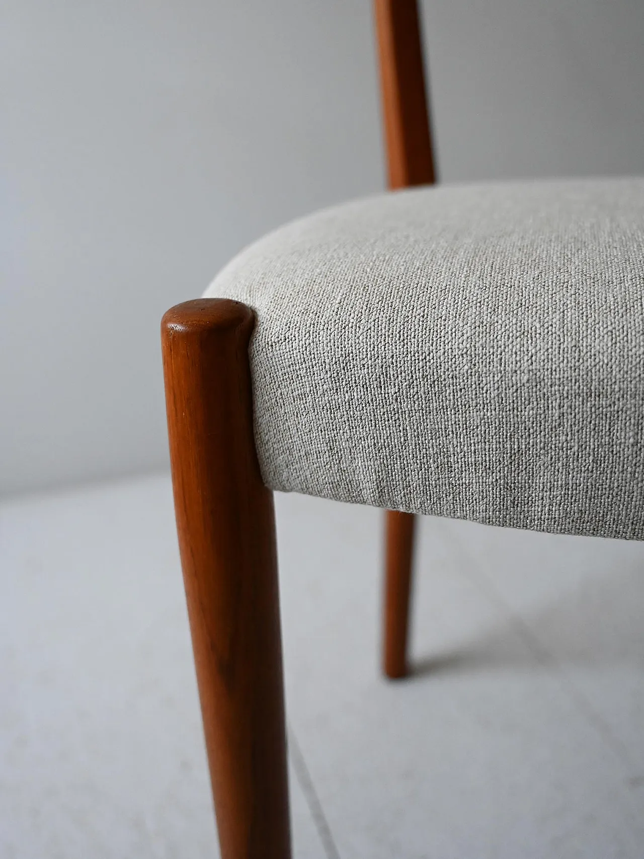 Pair of Scandinavian chairs in curved teak, 1960s 7